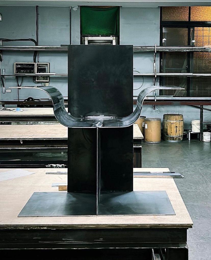 Ming Keng Lu Wasserkaltrop-Stuhl, Ming Keng im Zustand „Neu“ im Angebot in Toronto, CA