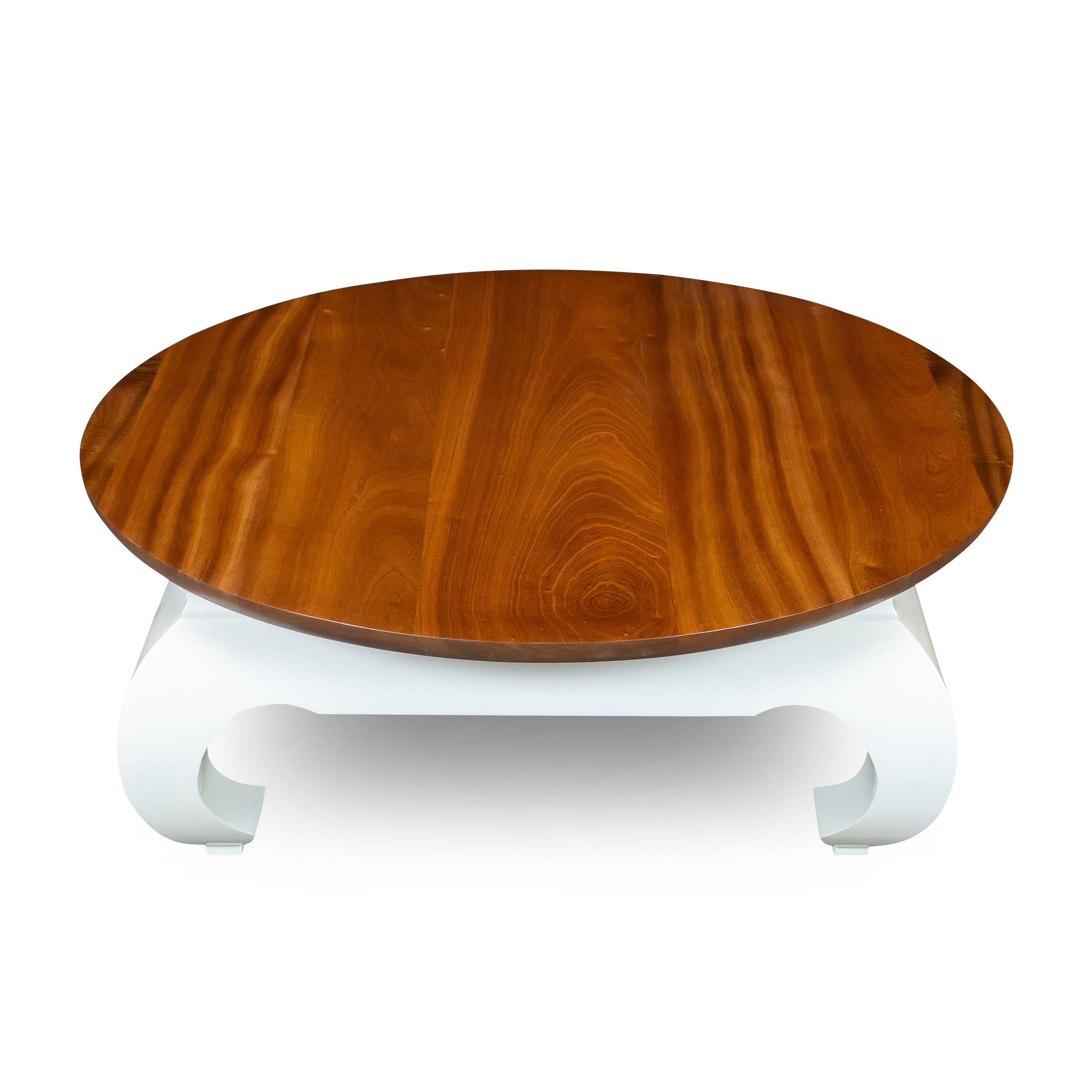 Mesa de centro redonda con tapa de sapeli estilo pata Ming de mediados de siglo Patas lacadas Blanco Moderno de mediados de siglo en venta