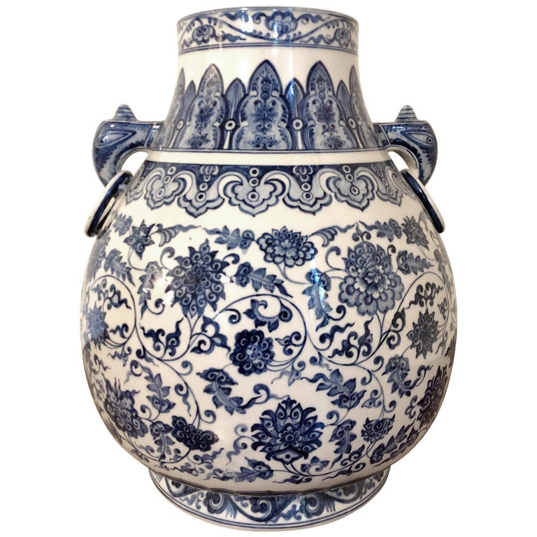 Ming/Yongzheng Style Chinese Blue and White Porcelain Vase For Sale at  1stDibs
