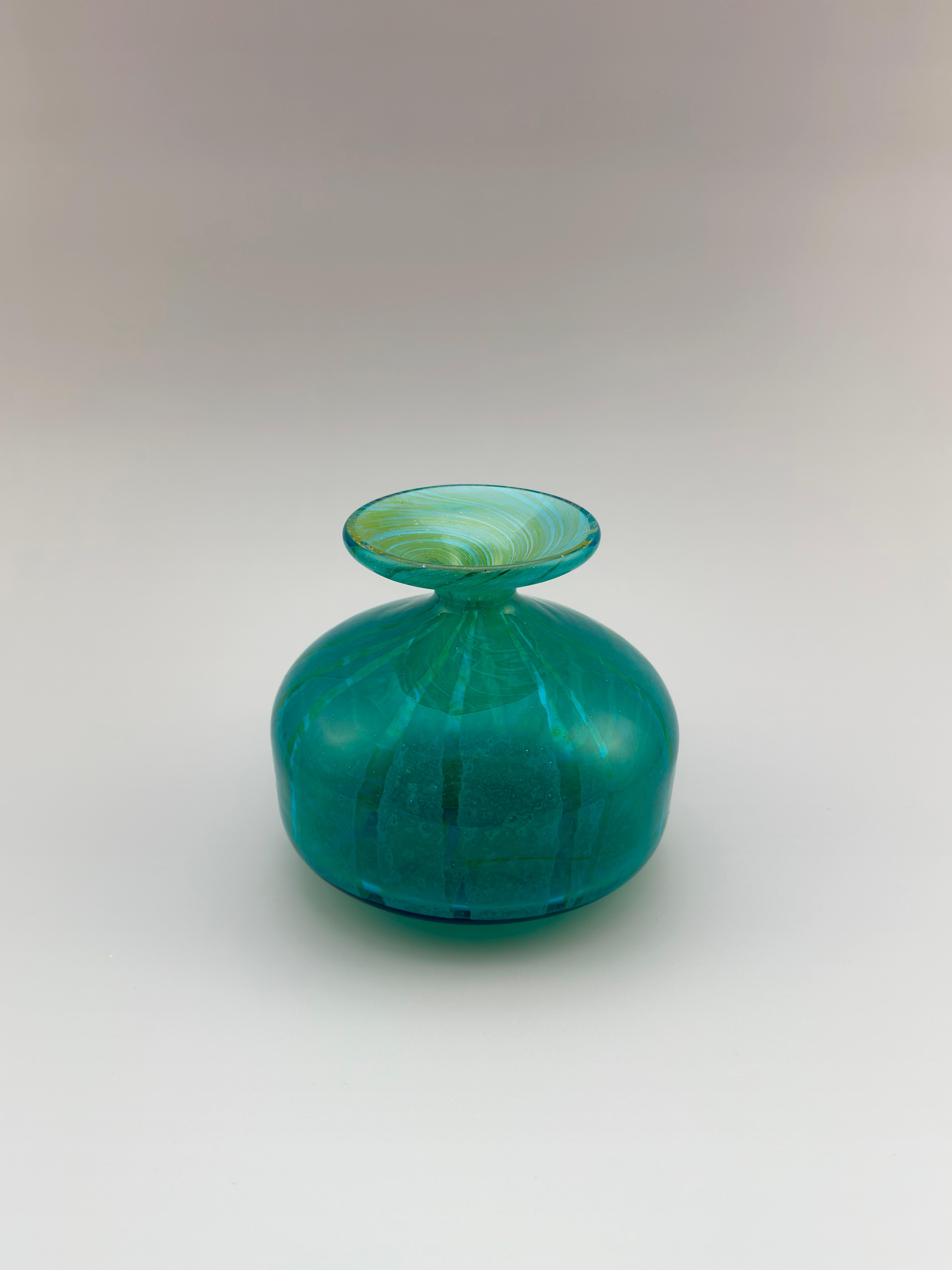 Mid-Century Modern Vase à bouteille trapue à motif Ming, turquoise et vert, Mdina Glass, Malte, années 1970 en vente