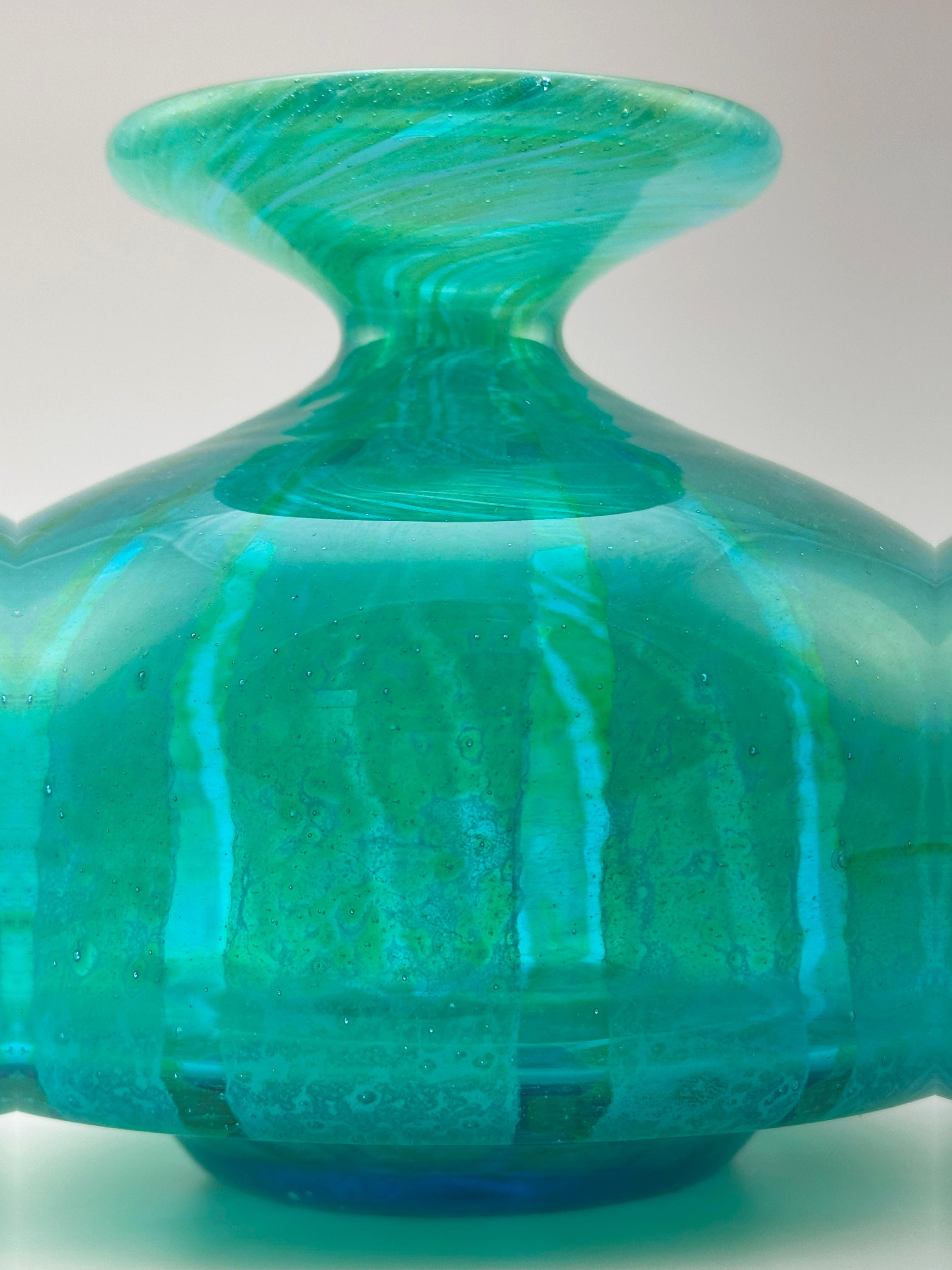 Maltais Vase à bouteille trapue à motif Ming, turquoise et vert, Mdina Glass, Malte, années 1970 en vente