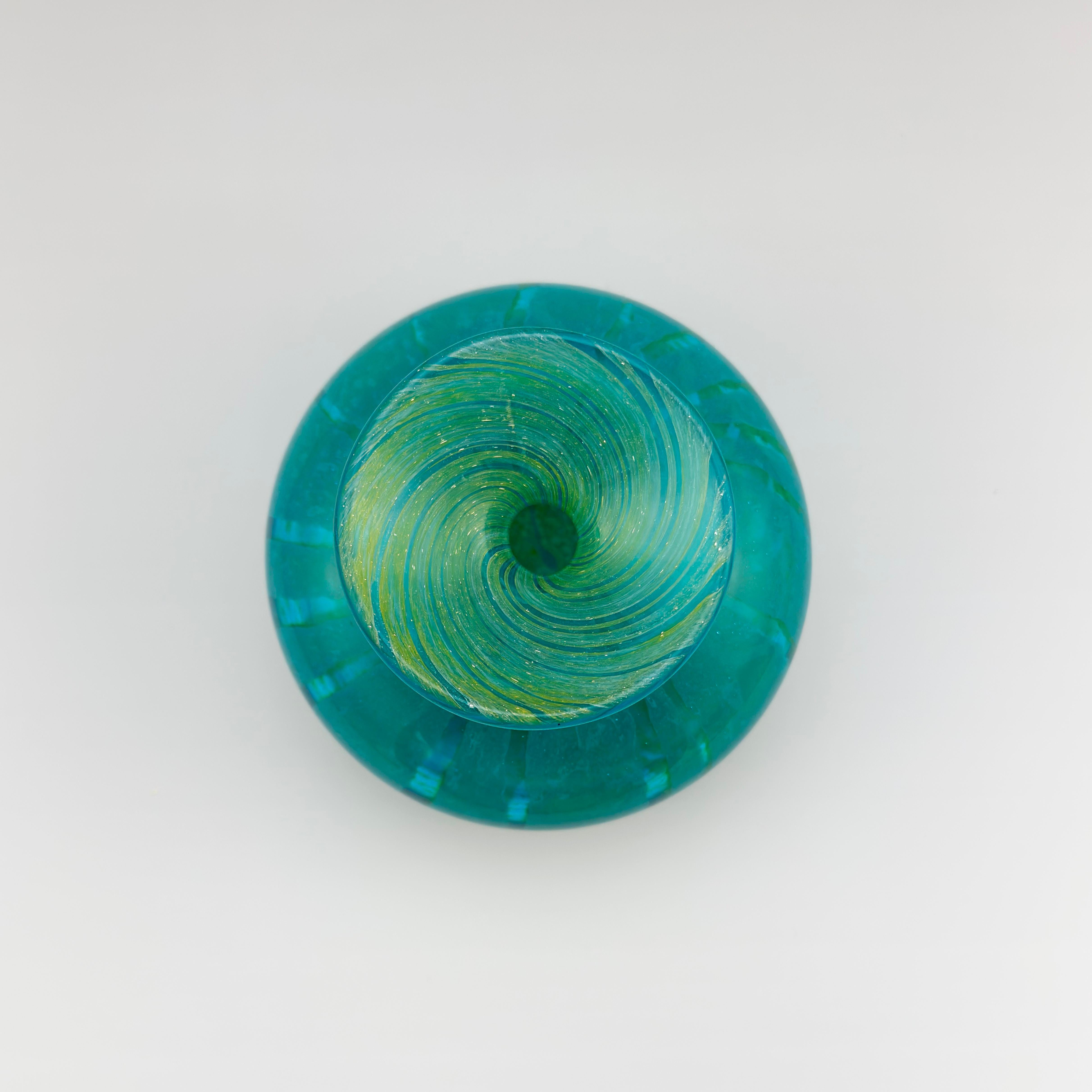 Fin du 20e siècle Vase à bouteille trapue à motif Ming, turquoise et vert, Mdina Glass, Malte, années 1970 en vente