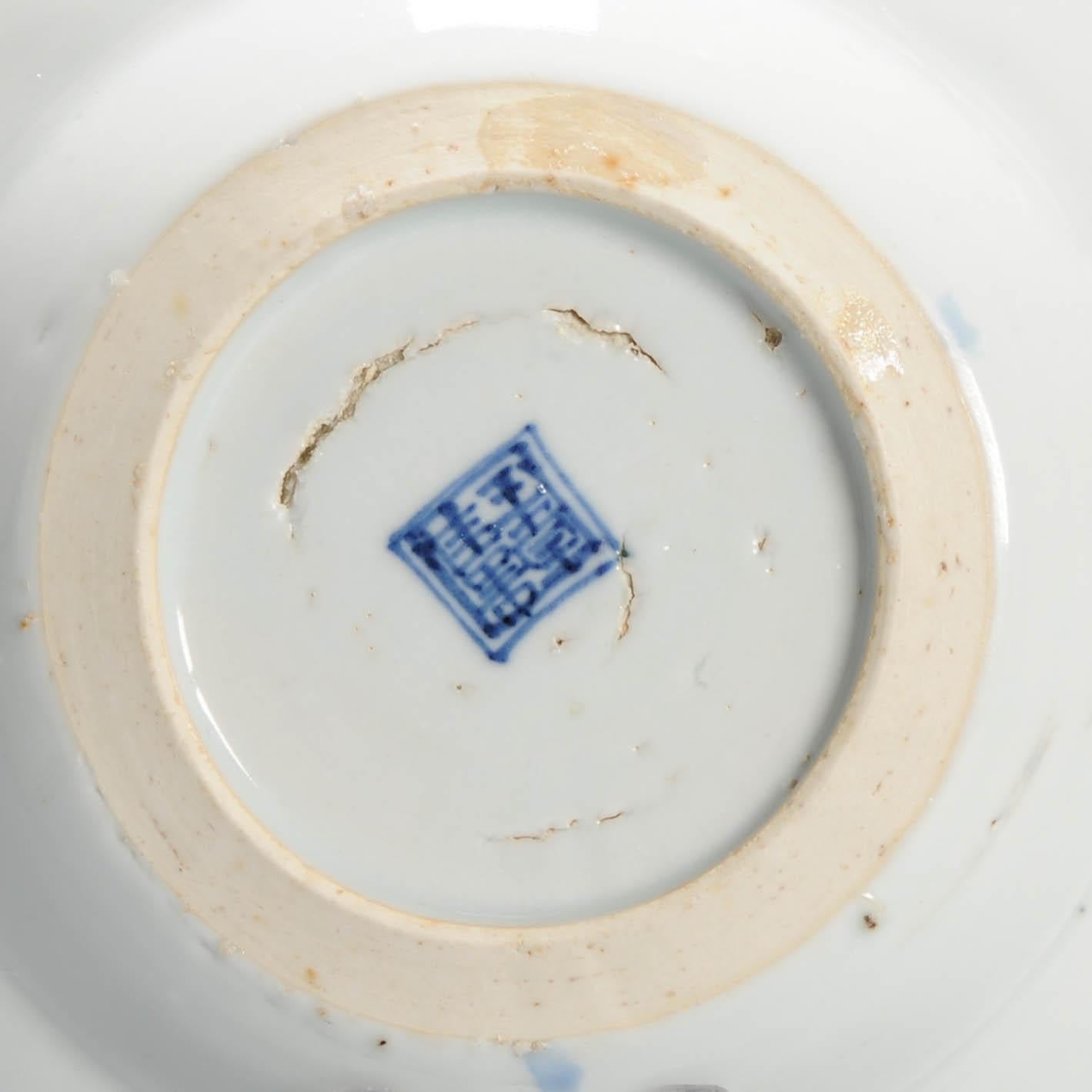 Ming Period Antique Arabesque Chinese Porcelain Dish Sacred Mushroom In Good Condition For Sale In Amsterdam, Noord Holland