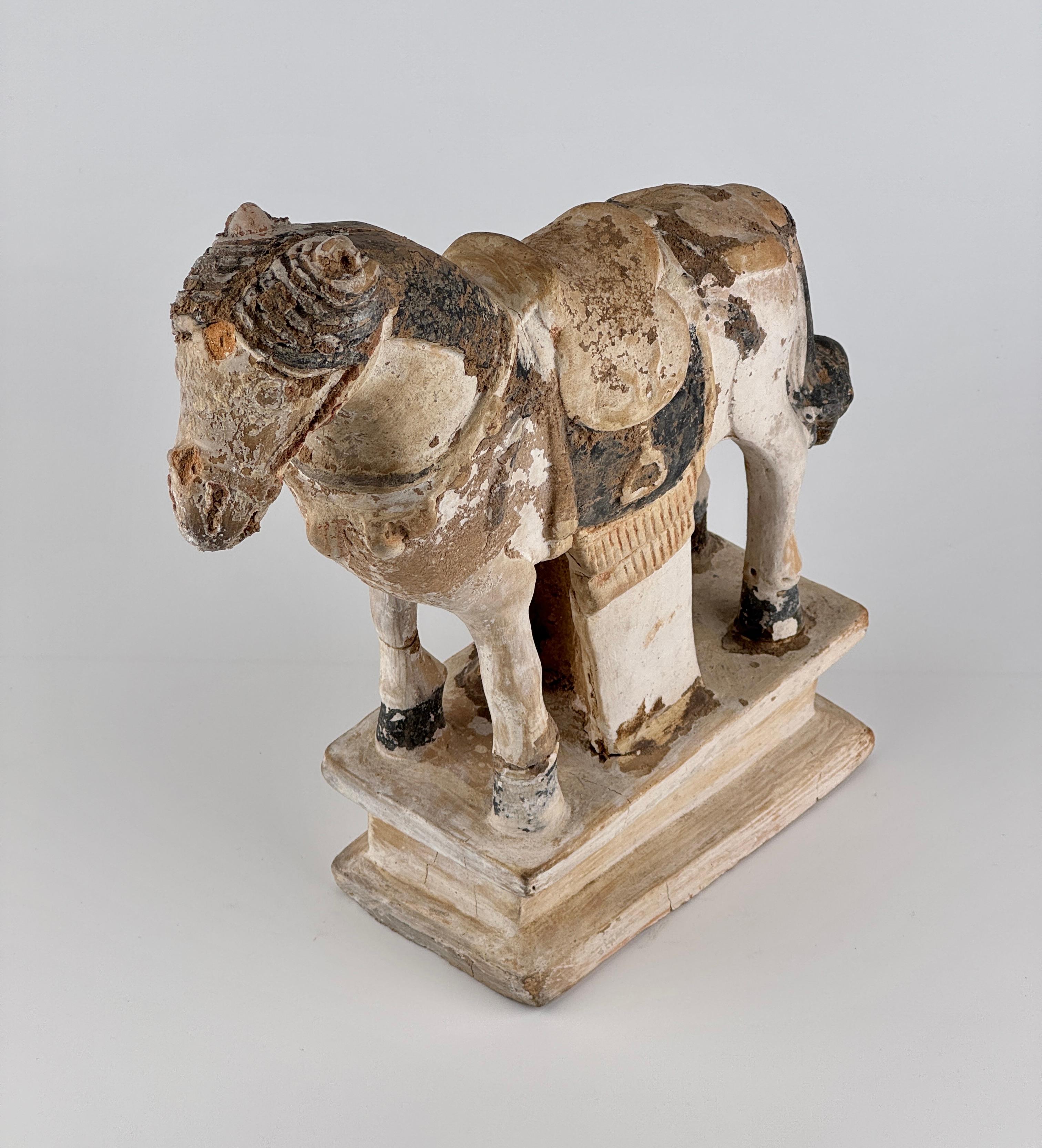 Ming Period Large Pottery Horse with Saddle (15-16th Century) For Sale 4