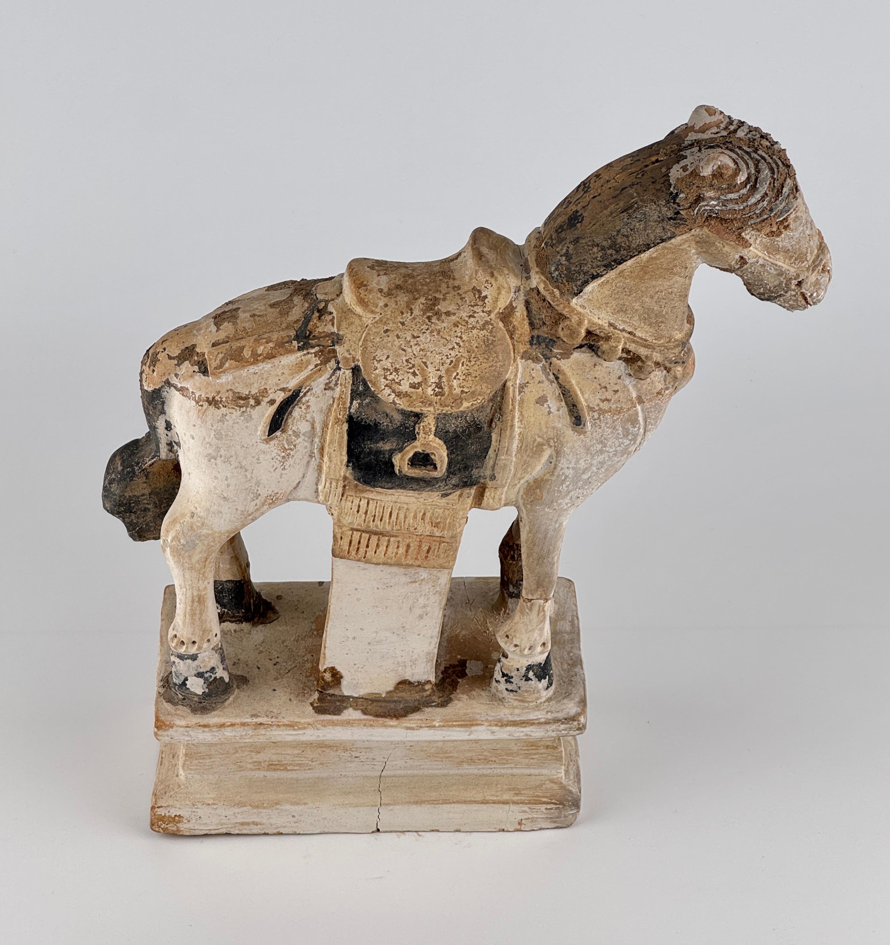 Ming Period Large Pottery Horse with Saddle (15-16th Century) For Sale 6