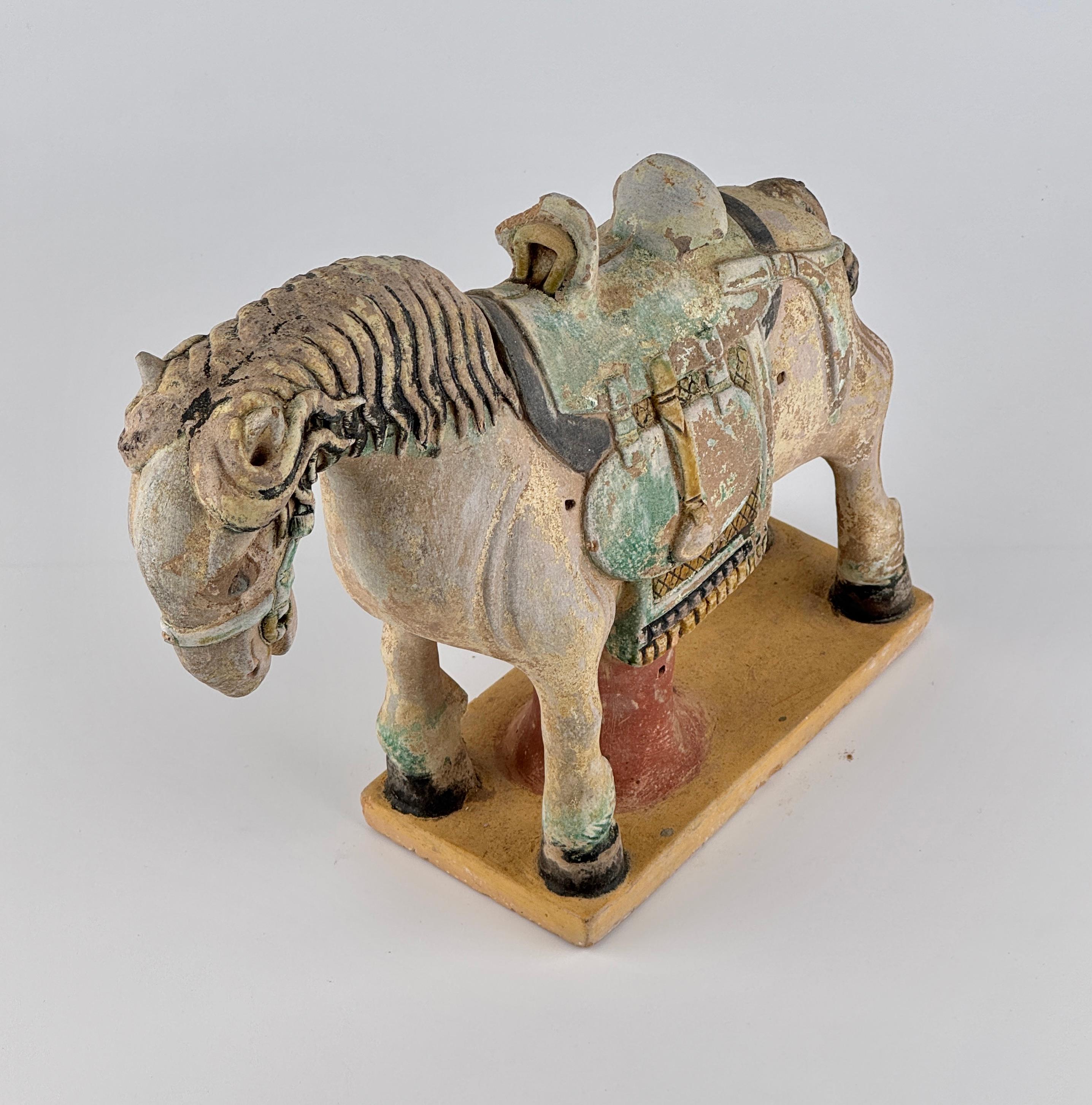 Ming Period Large Pottery Horse with Saddle (15-16th Century) For Sale 3
