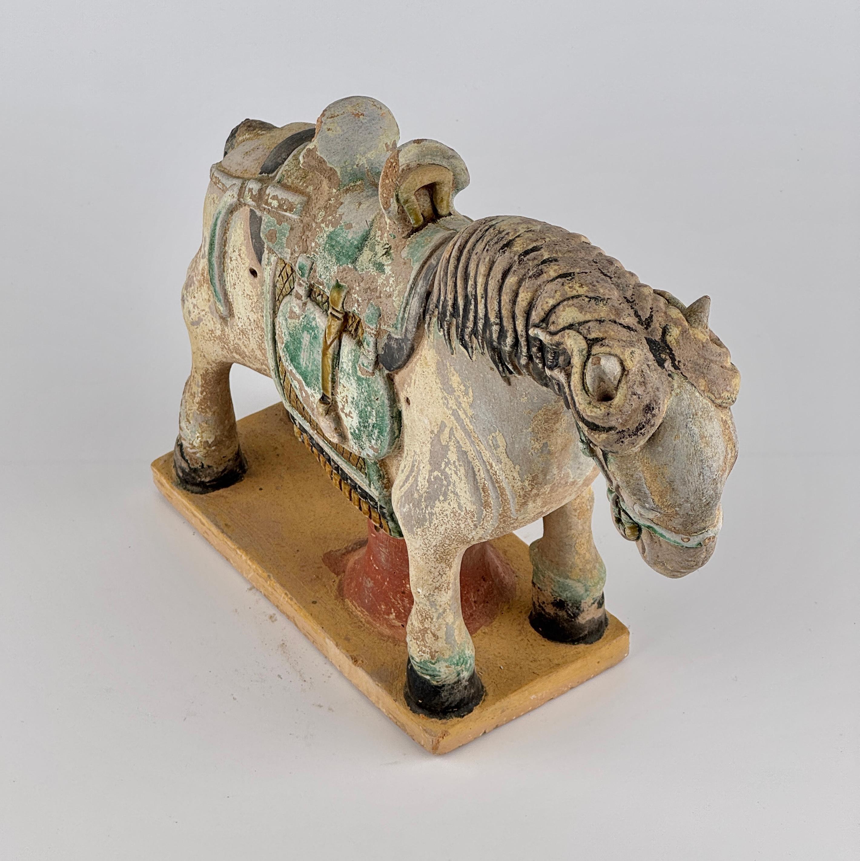 Ming Period Large Pottery Horse with Saddle (15-16th Century) For Sale 4