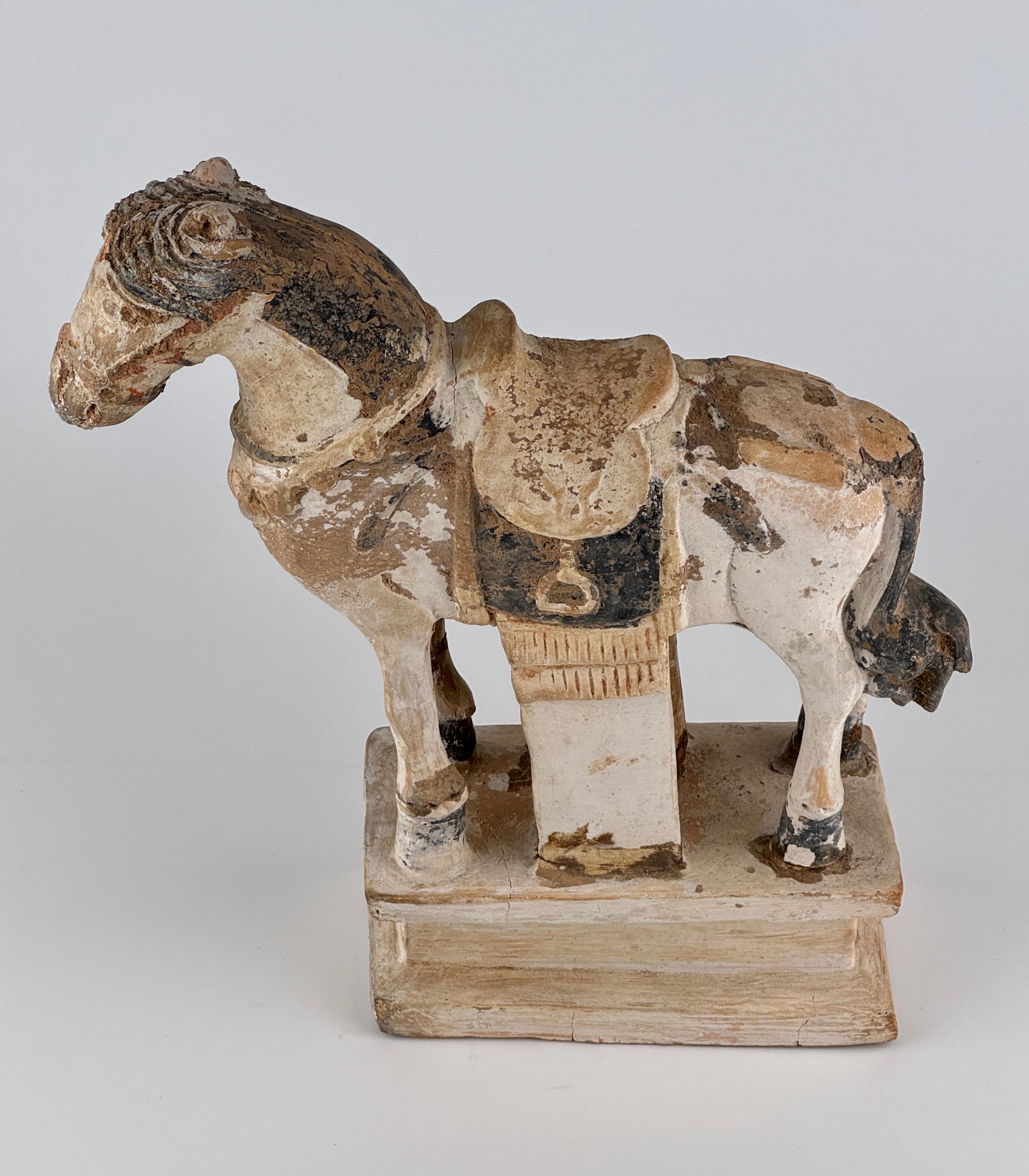 Ming Period Large Pottery Horse with Saddle (15-16th Century) For Sale 3
