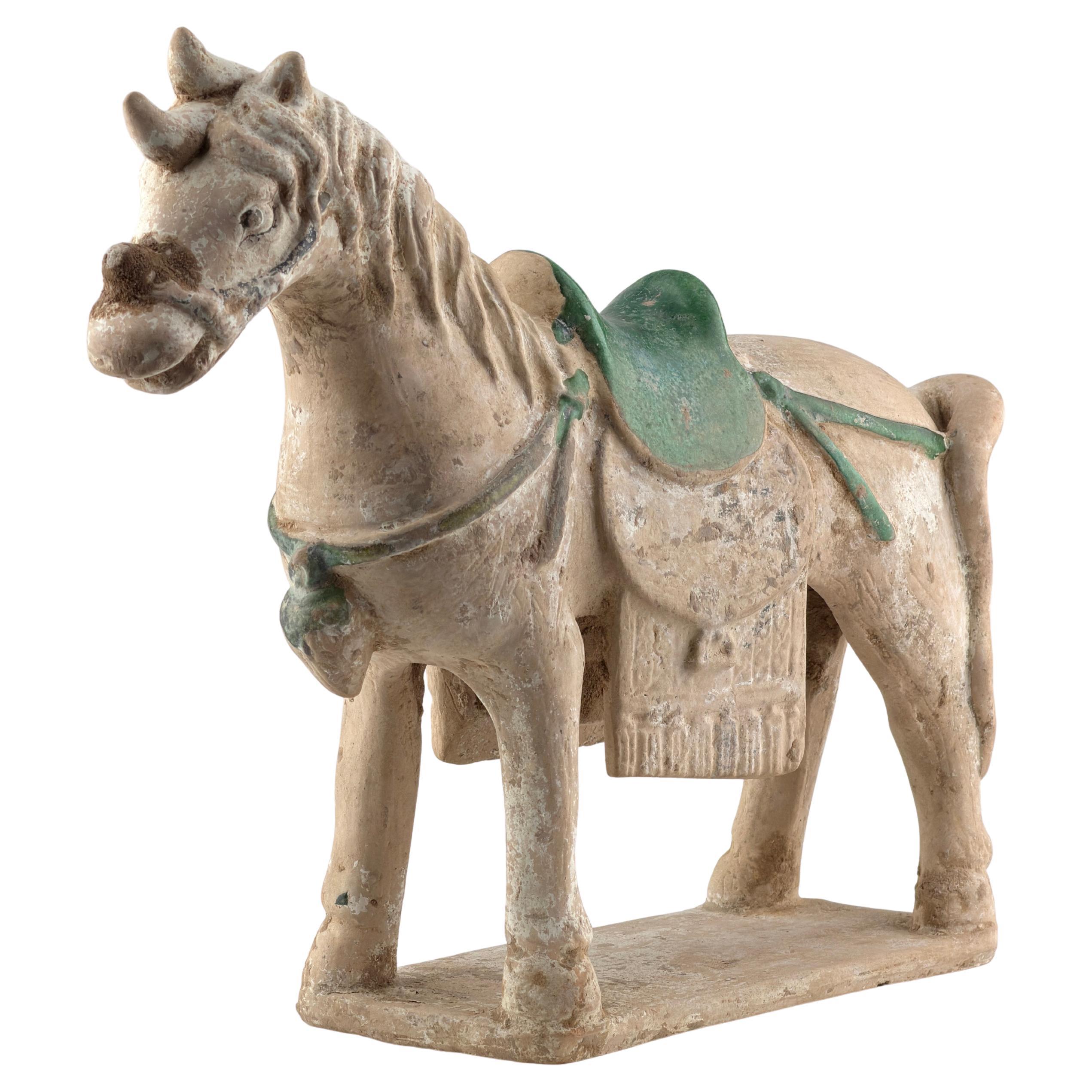Cavallo in ceramica del periodo Ming con sella