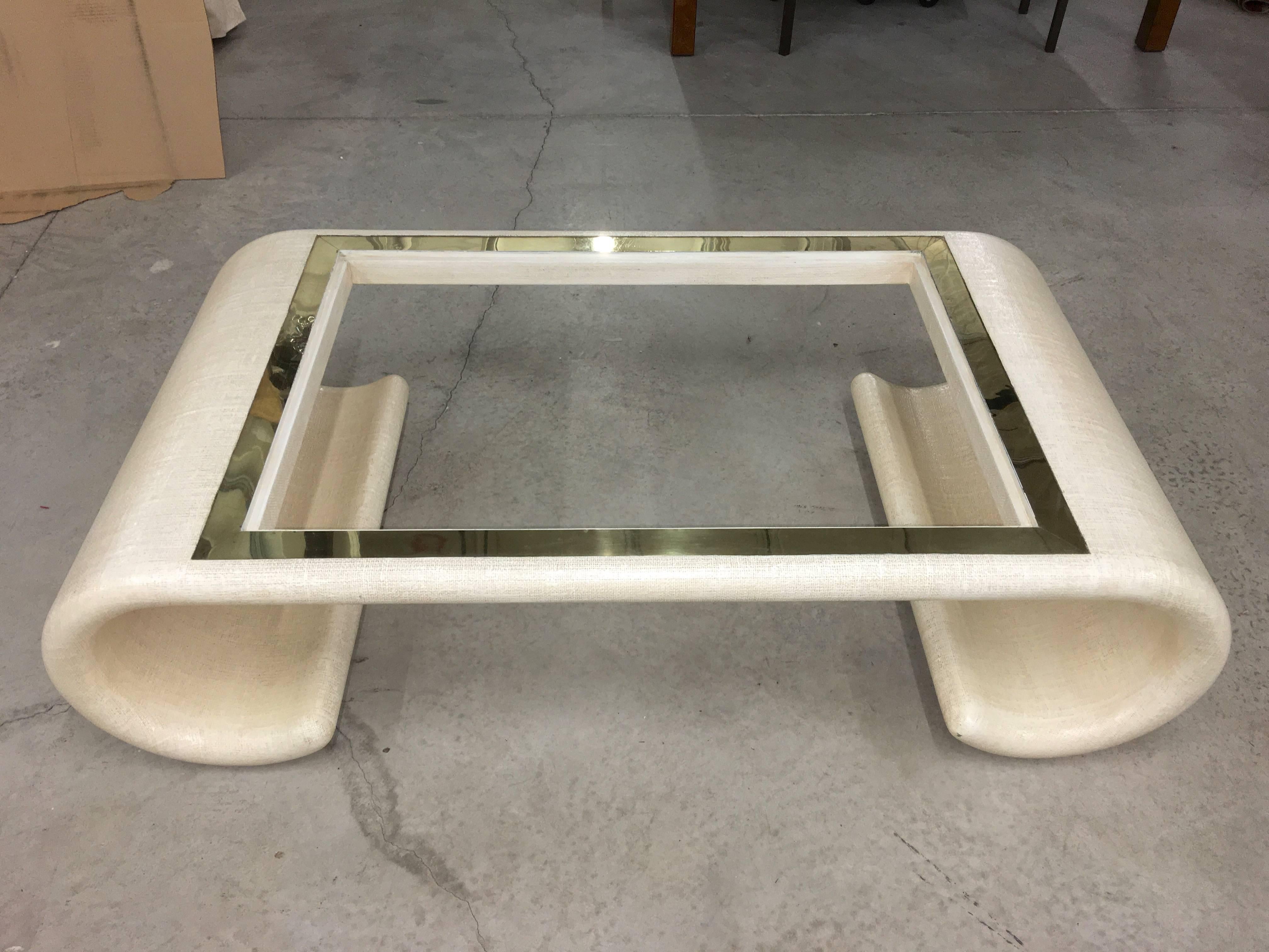 Table de cocktail Ming enveloppée de lin à volutes d'Ernest C. Masi en vente 4