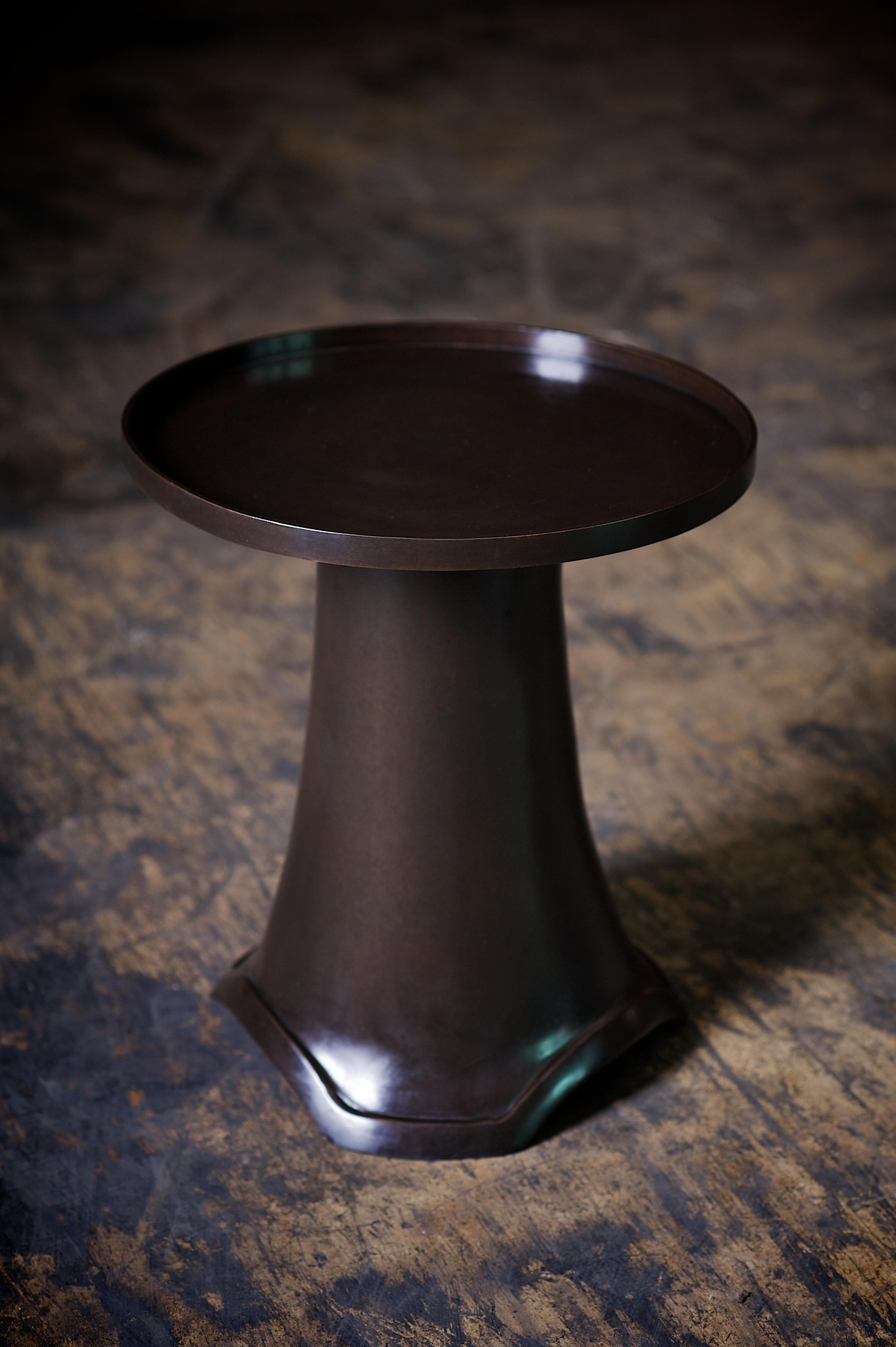 Available now and ready to ship! 

A graceful flow, counterpoised by structured top and pedestal ribbing. Hand-rubbed lost wax cast bronze.

Dimensions/dia 15.7 x h 17.7 in.
 