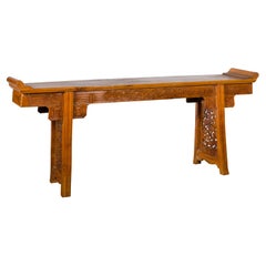 Tavolo da altare in stile Ming con flange estroflesse, grembiule a meandro e motivi di draghi