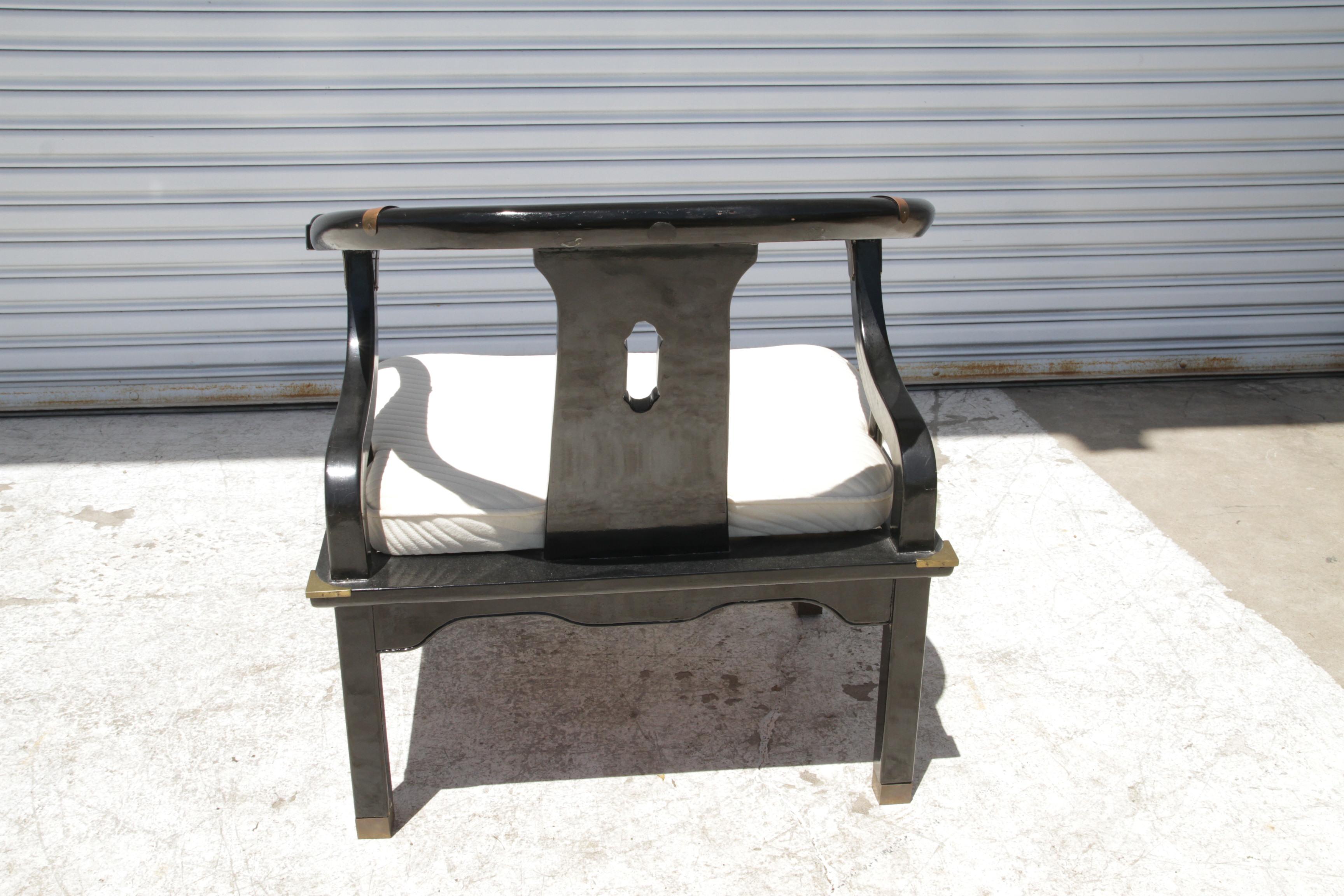 Ferronnerie Chaise longue à dossier en fer à cheval laqué noir de style Ming en vente