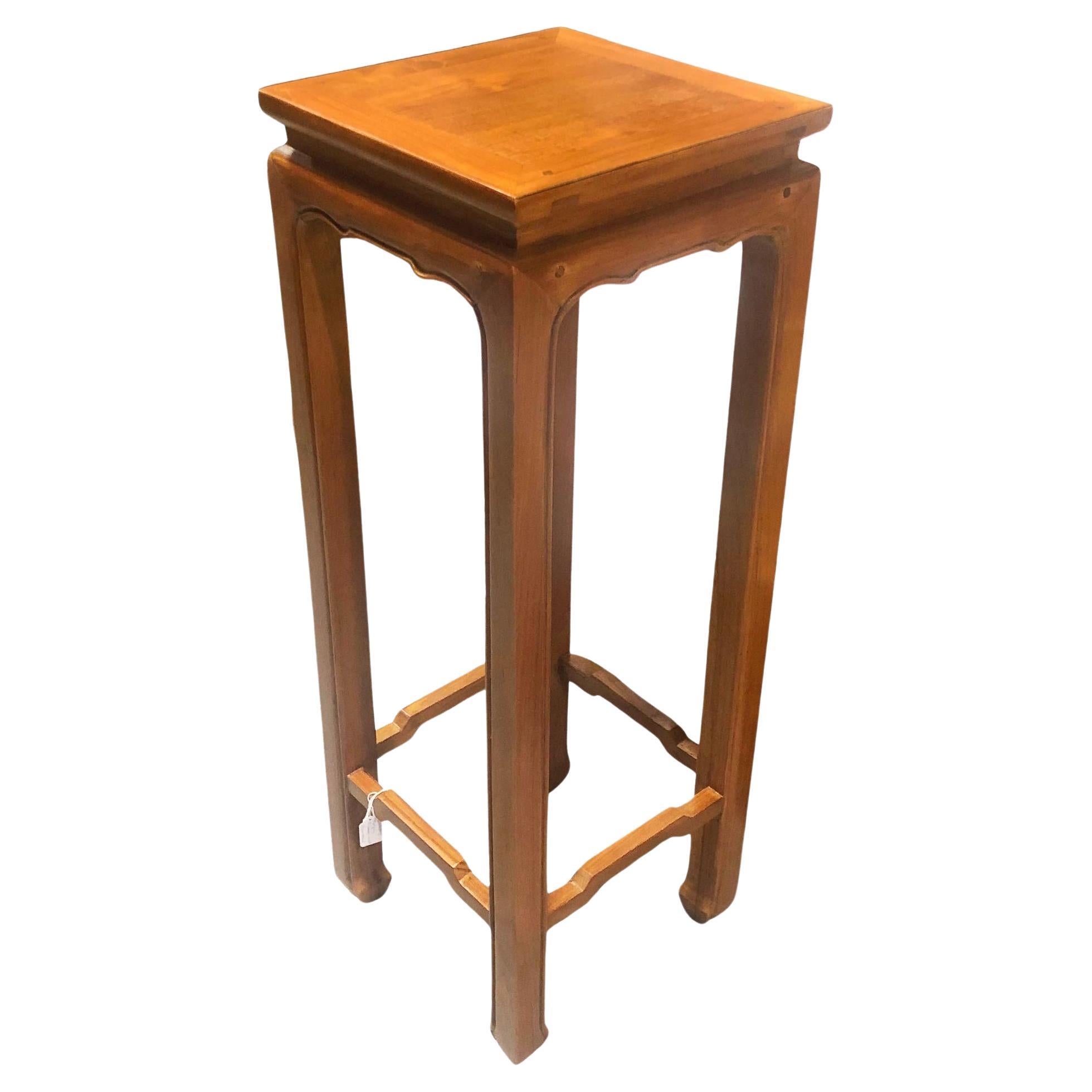 Stand d'encens rectangulaire en Oak Oak sculpté de style Ming