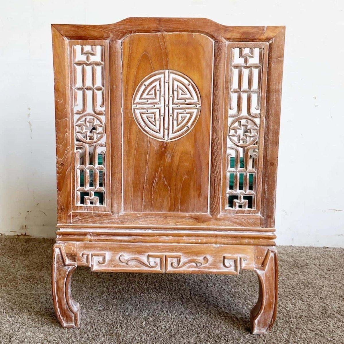 Legno Poltrona in legno intagliato in stile Ming in vendita