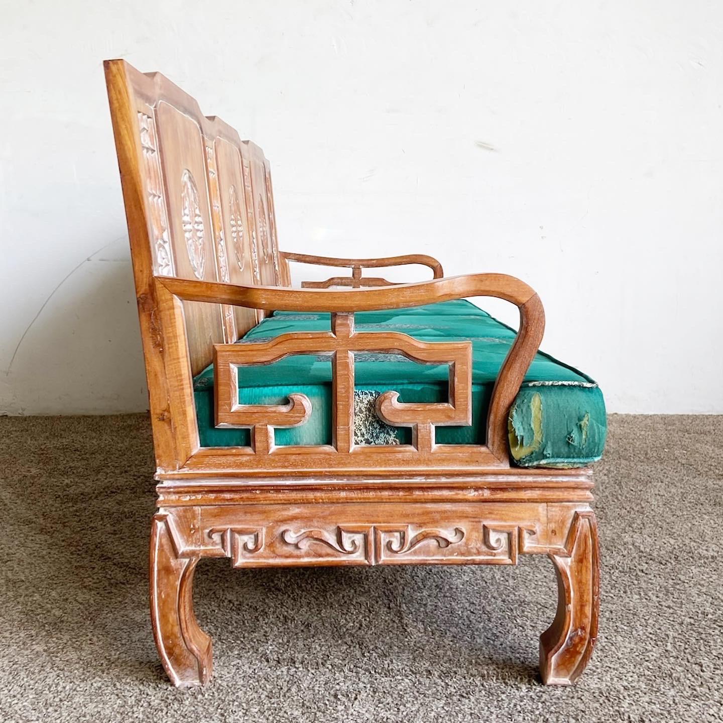 20ième siècle Canapé/banc en bois sculpté avec accoudoir de style Ming en vente