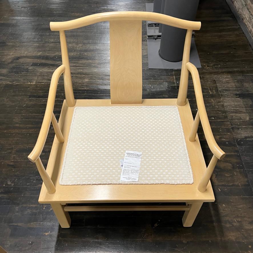 Chaises de style Ming avec coussins rembourrés et pouf par Century Chair en vente 2