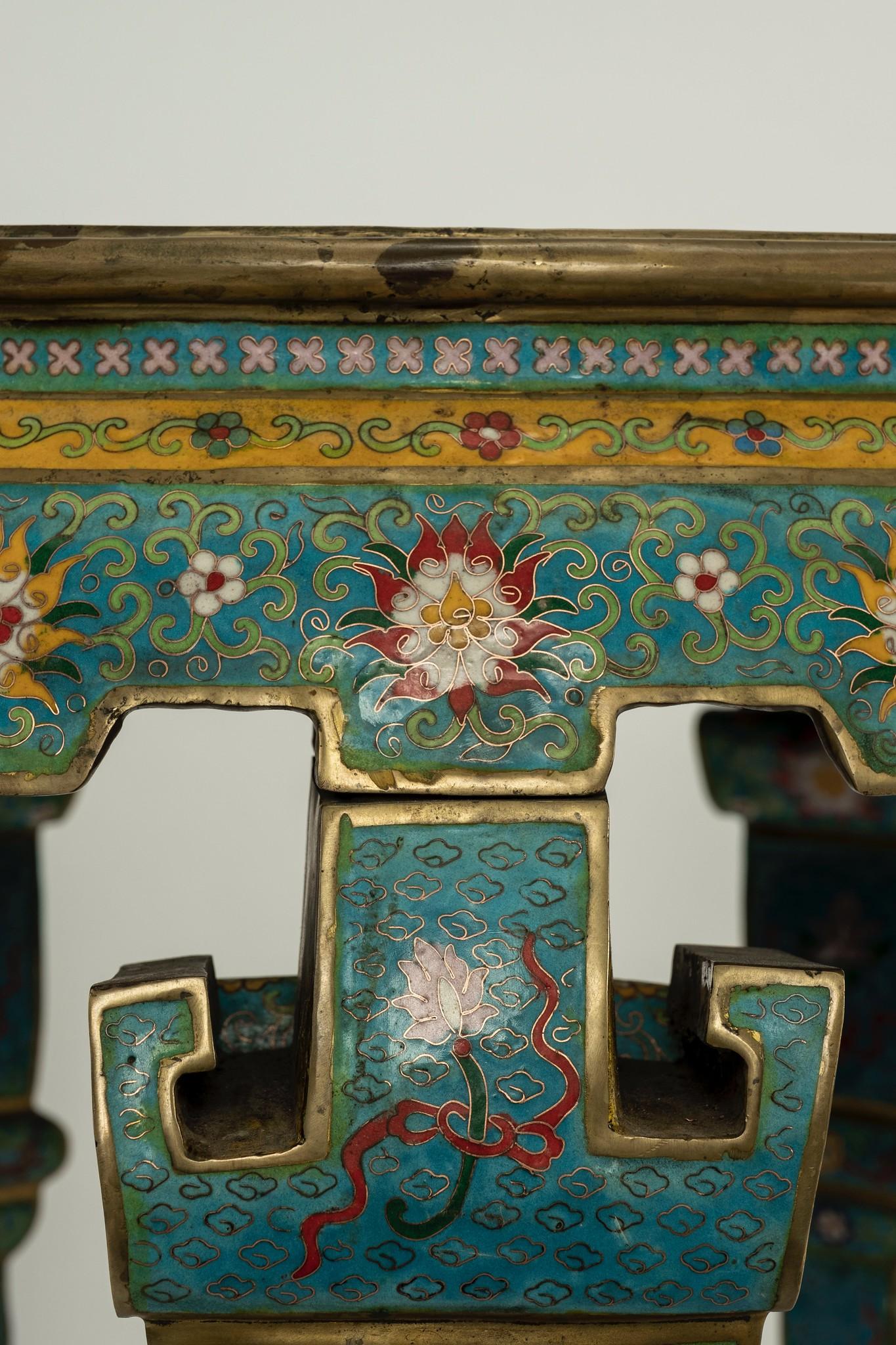 Qing Style Cloisonné Center Table In Good Condition For Sale In Houston, TX