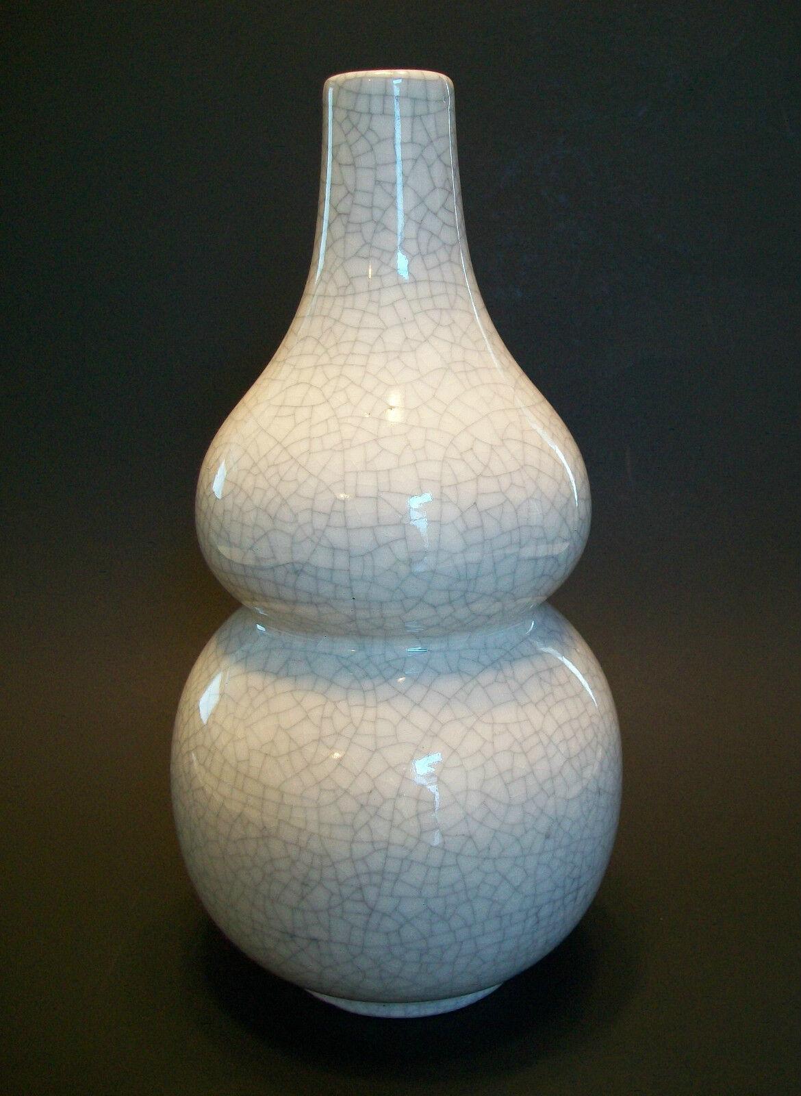 Glazed Ming Style Double Gourd Crackle Glaze Ceramic Vase - Signed - Mid-20th Century For Sale