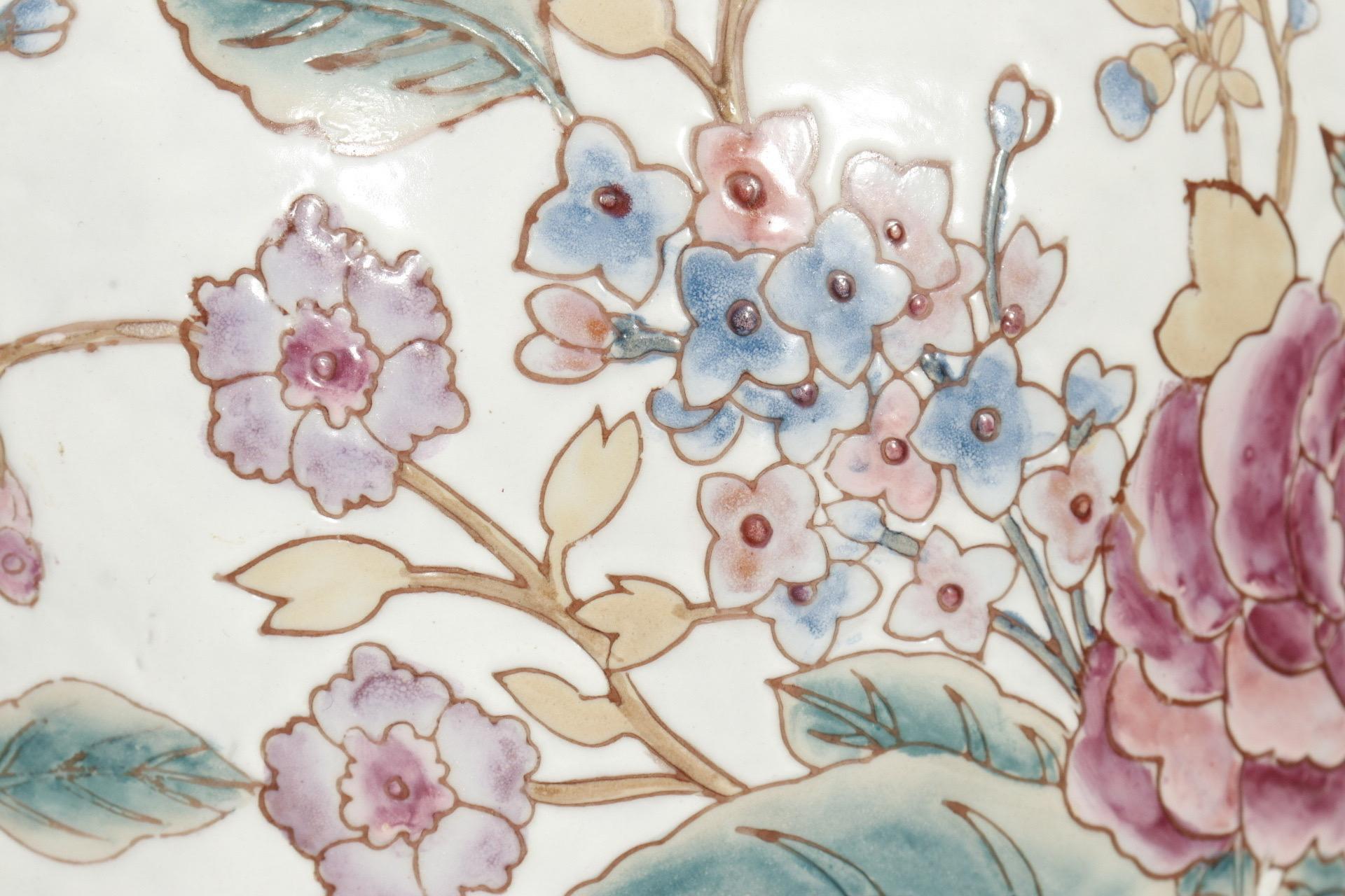 Paire de lampes de table en céramique florale de style Ming en vente 1