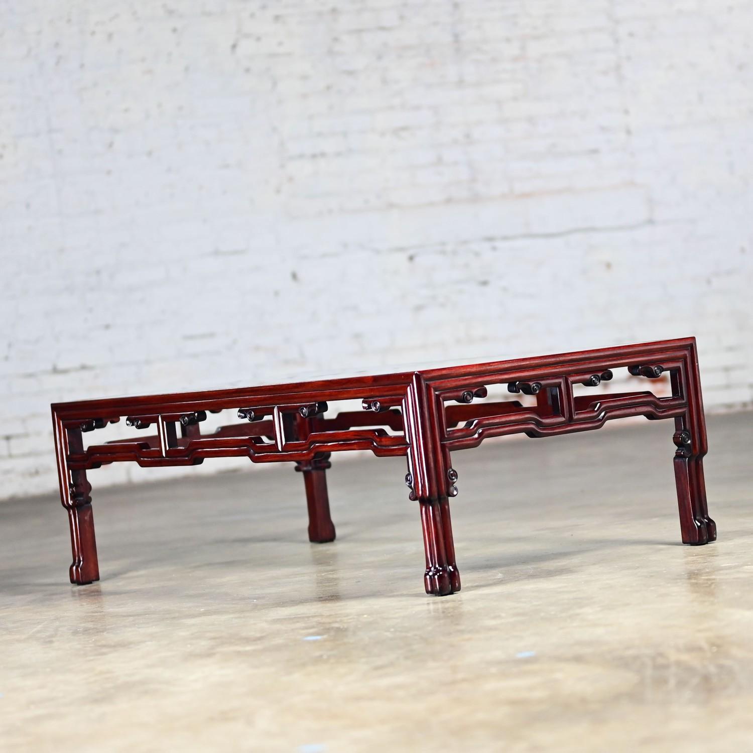 Mesa baja de palisandro estilo Ming con tablero rectangular de cristal insertado Fabricada en China en venta 4