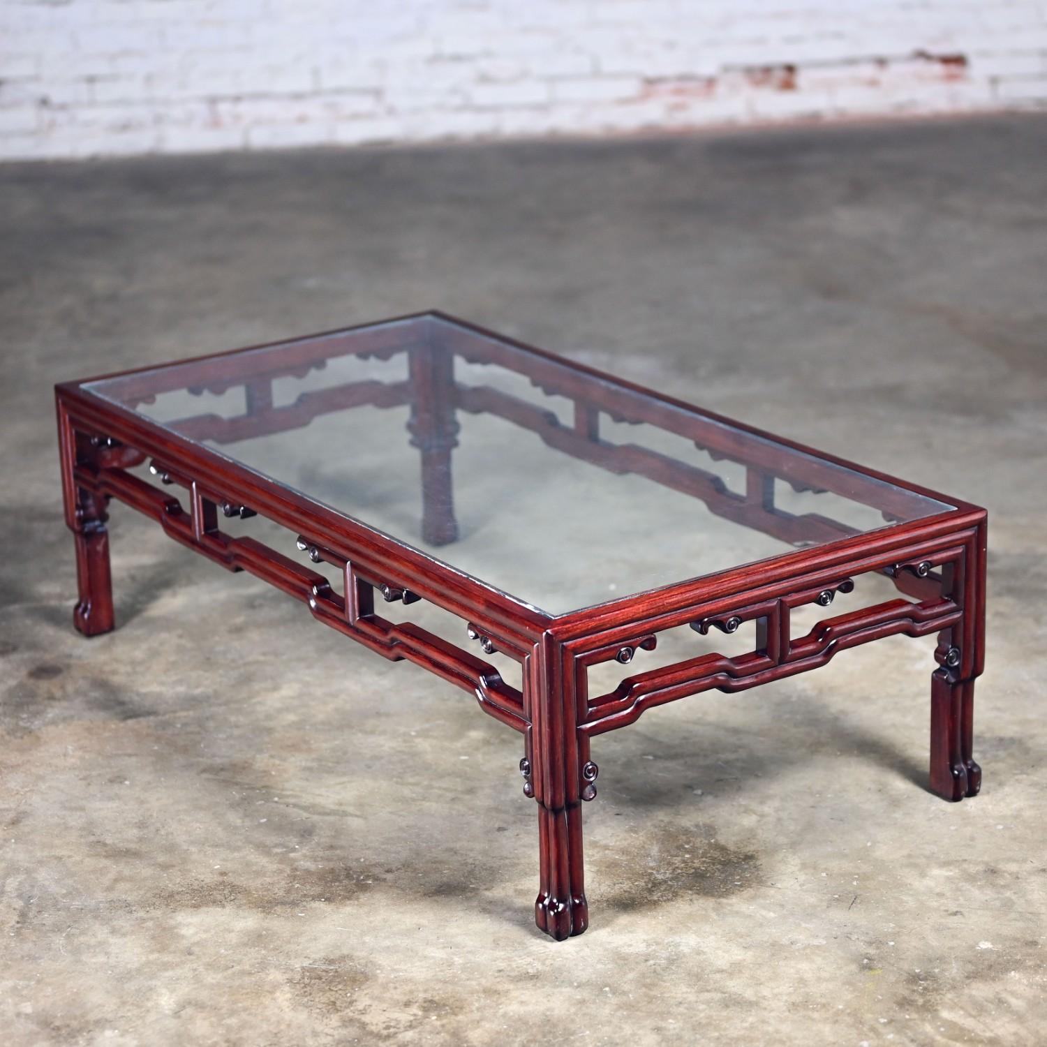 Mesa baja de palisandro estilo Ming con tablero rectangular de cristal insertado Fabricada en China en venta 5