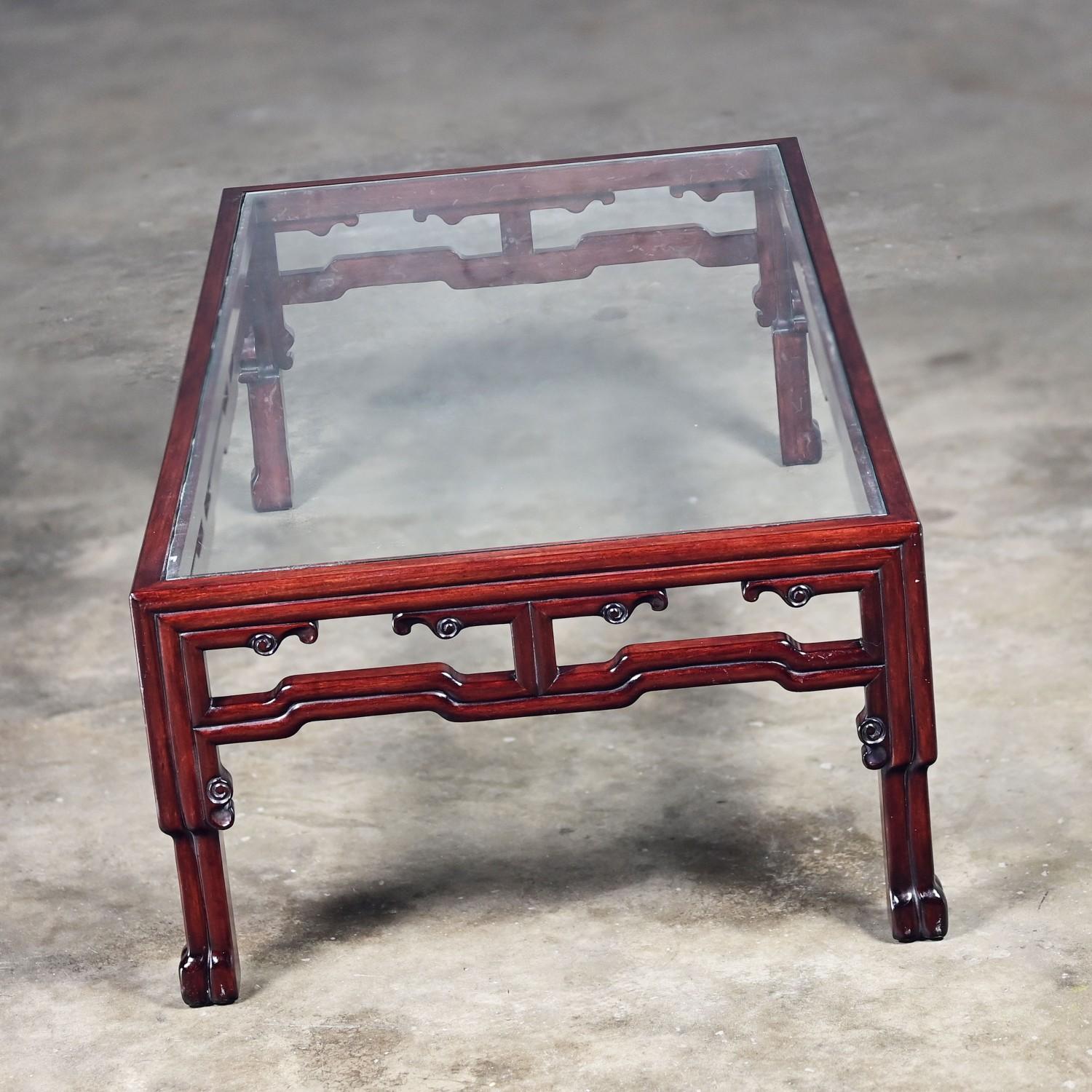 Mesa baja de palisandro estilo Ming con tablero rectangular de cristal insertado Fabricada en China en venta 6