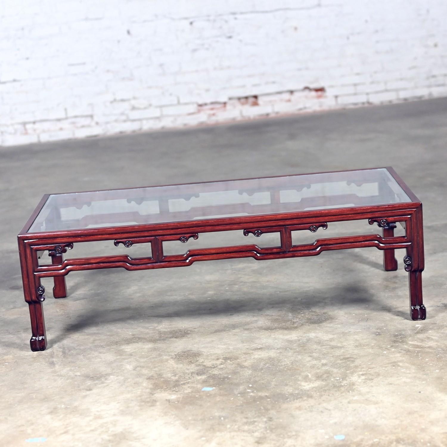 Mesa baja de palisandro estilo Ming con tablero rectangular de cristal insertado Fabricada en China en venta 10