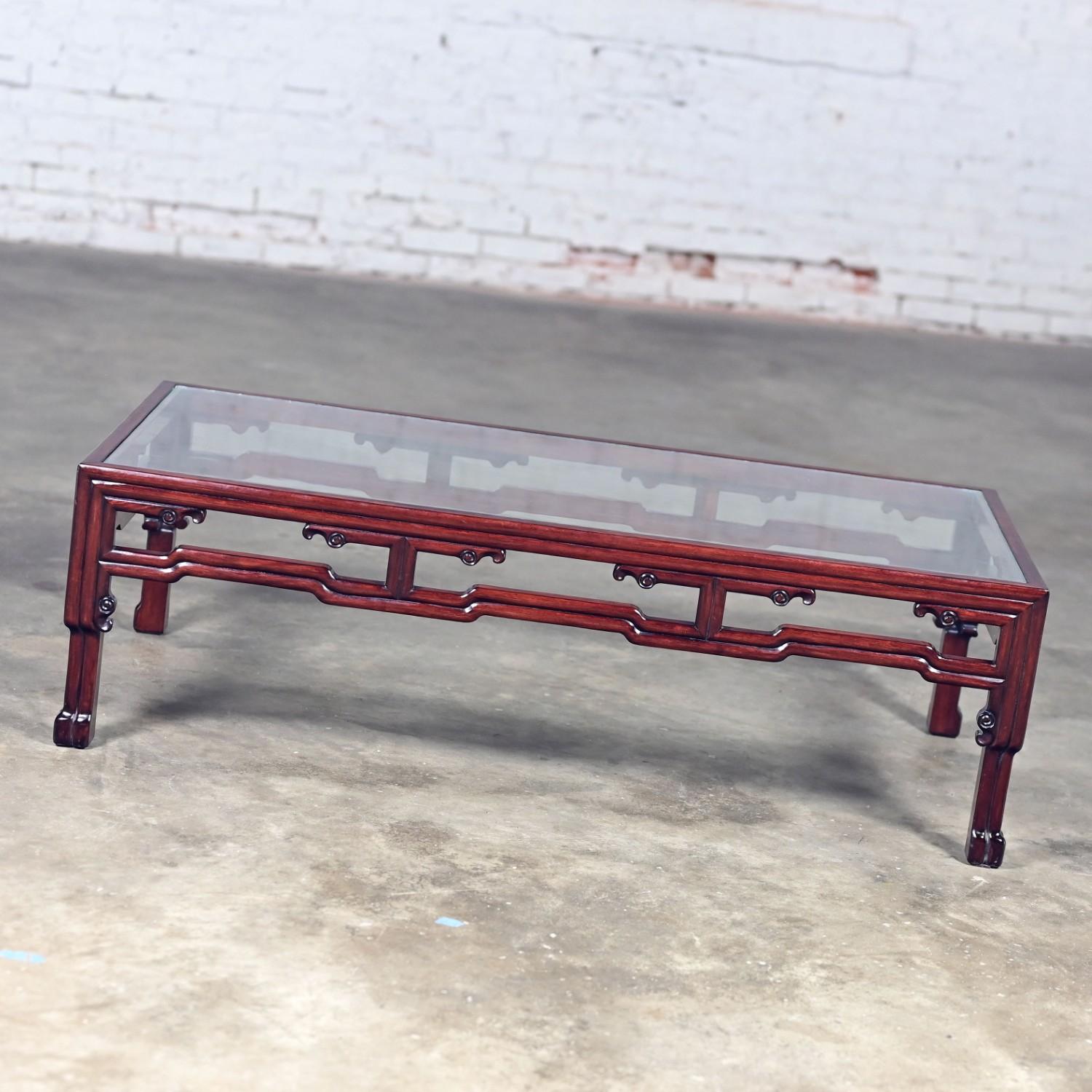 Mesa baja de palisandro estilo Ming con tablero rectangular de cristal insertado Fabricada en China en venta 11