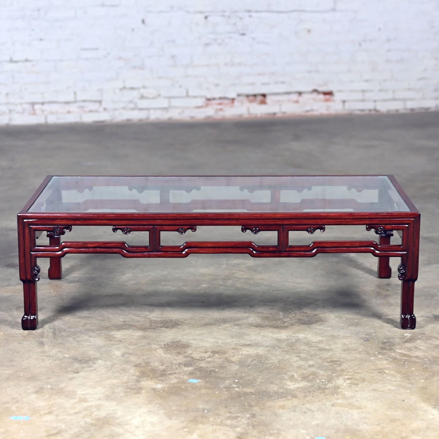 Mesa baja de palisandro estilo Ming con tablero rectangular de cristal insertado Fabricada en China en venta 12