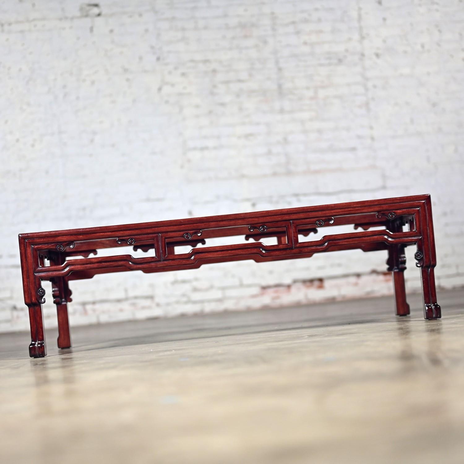 Mesa baja de palisandro estilo Ming con tablero rectangular de cristal insertado Fabricada en China Chino en venta