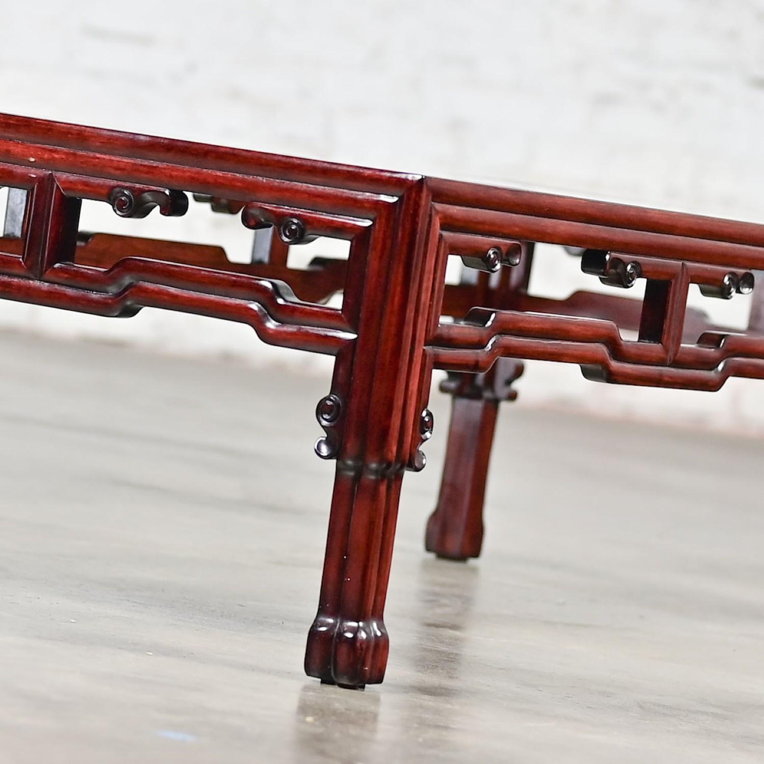 Mesa baja de palisandro estilo Ming con tablero rectangular de cristal insertado Fabricada en China en venta 2