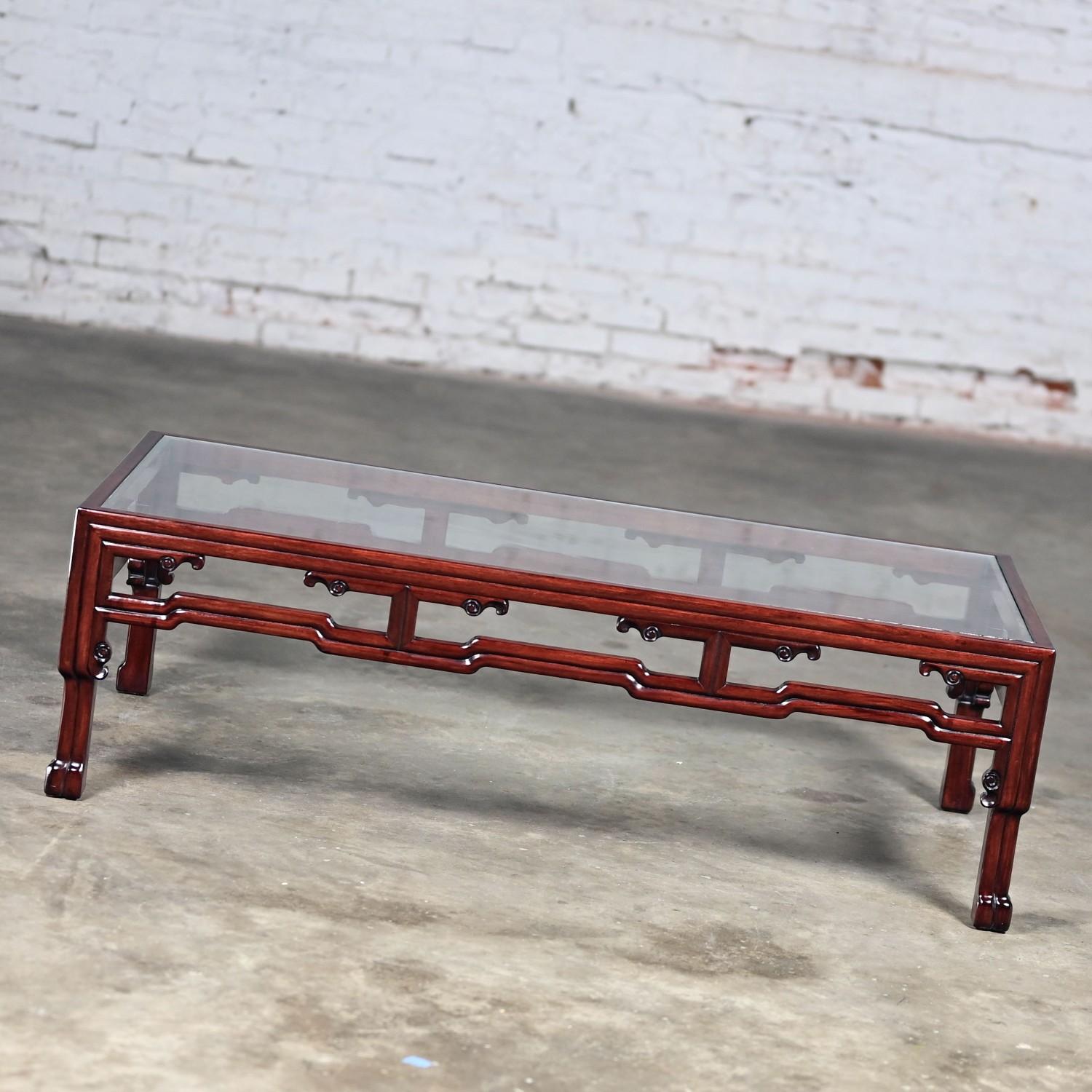 Mesa baja de palisandro estilo Ming con tablero rectangular de cristal insertado Fabricada en China en venta 3