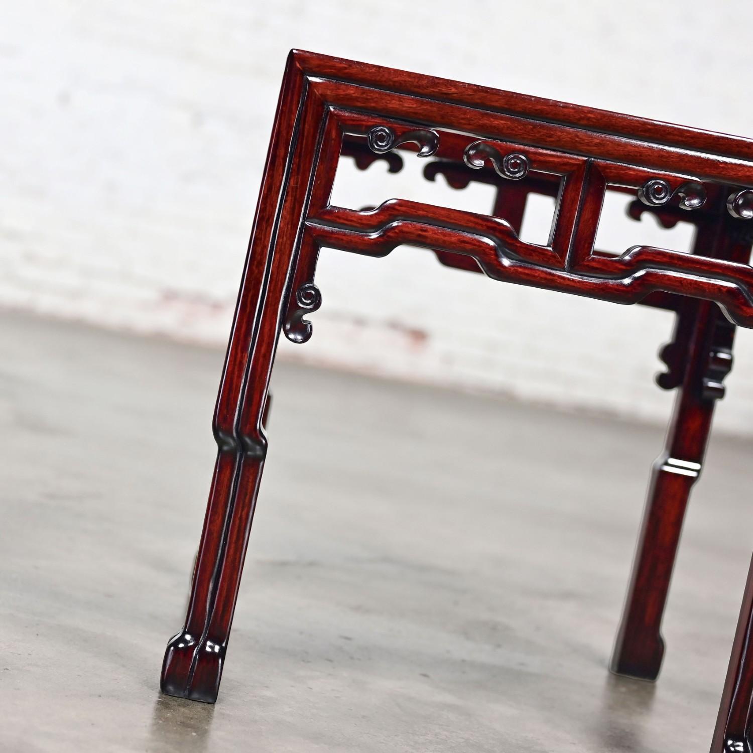 Table d'appoint ou de chevet en palissandre de style Ming avec plateau en verre Inséré Made in China en vente 6