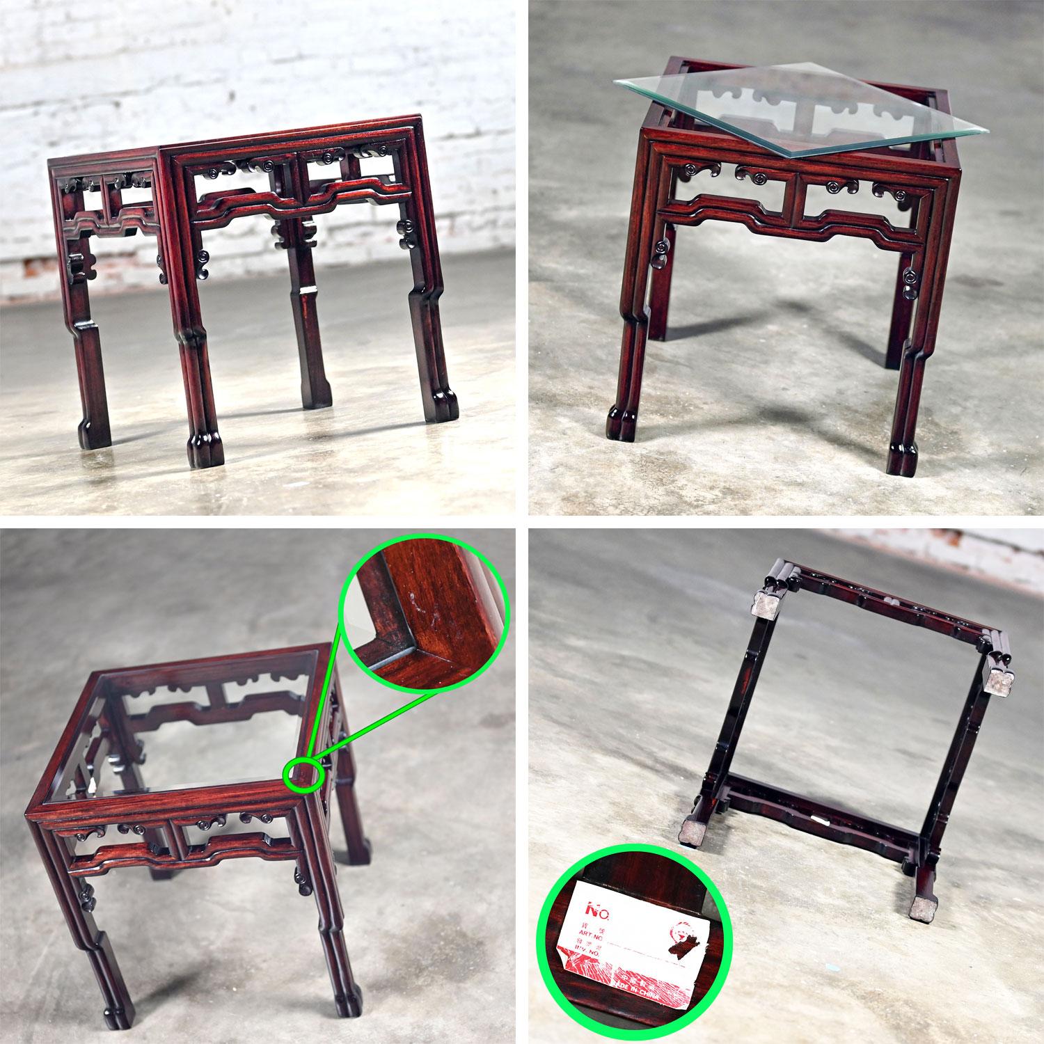 Table d'appoint ou de chevet en palissandre de style Ming avec plateau en verre Inséré Made in China en vente 12