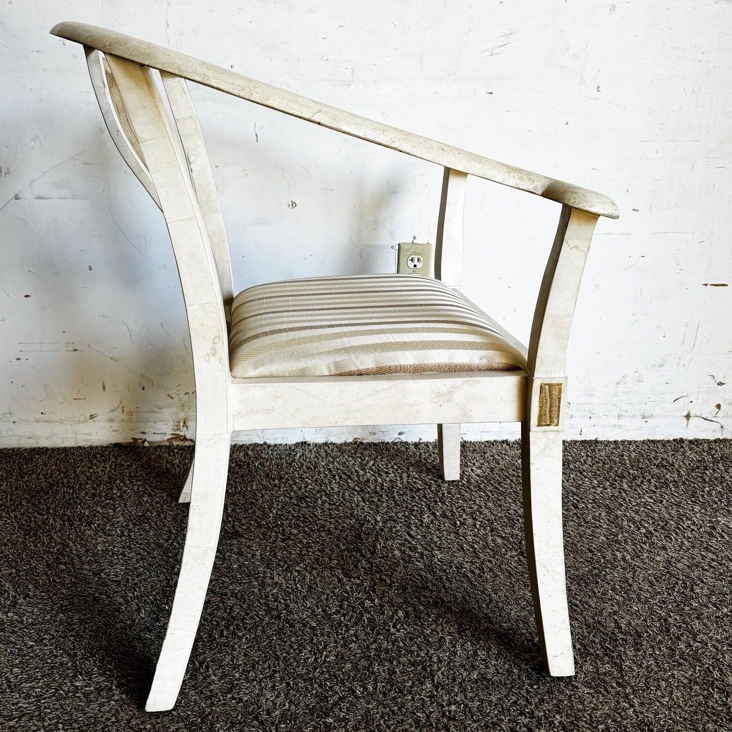 Filippino Sedia a bracci in pietra tessellata in stile Ming con intarsi in ottone - stile Smith & Smith in vendita