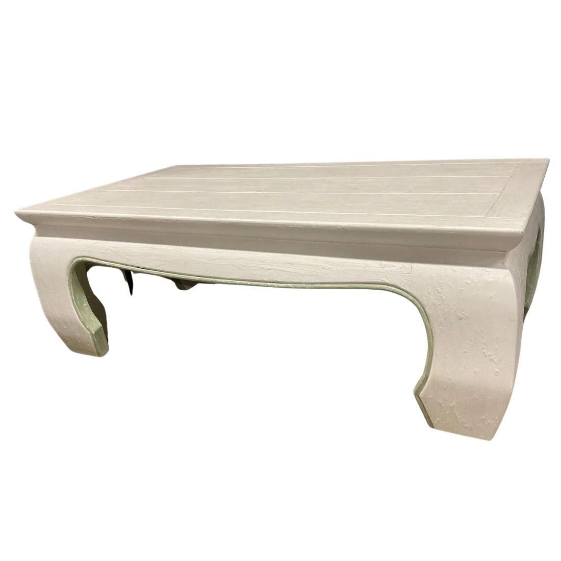 Table basse peinte en bois blanc de style Ming Bon état - En vente à Locust Valley, NY