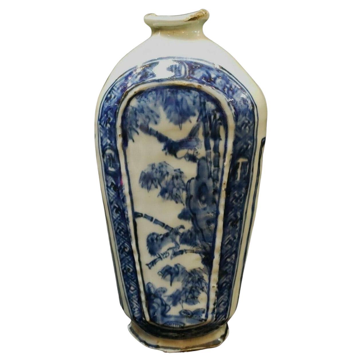 Ming，Antique Vase à vin en porcelaine bleue et blanche marqué "Tai Chang".