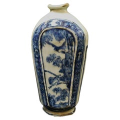 Ming，Antique Vase à vin en porcelaine bleue et blanche marqué "Tai Chang".