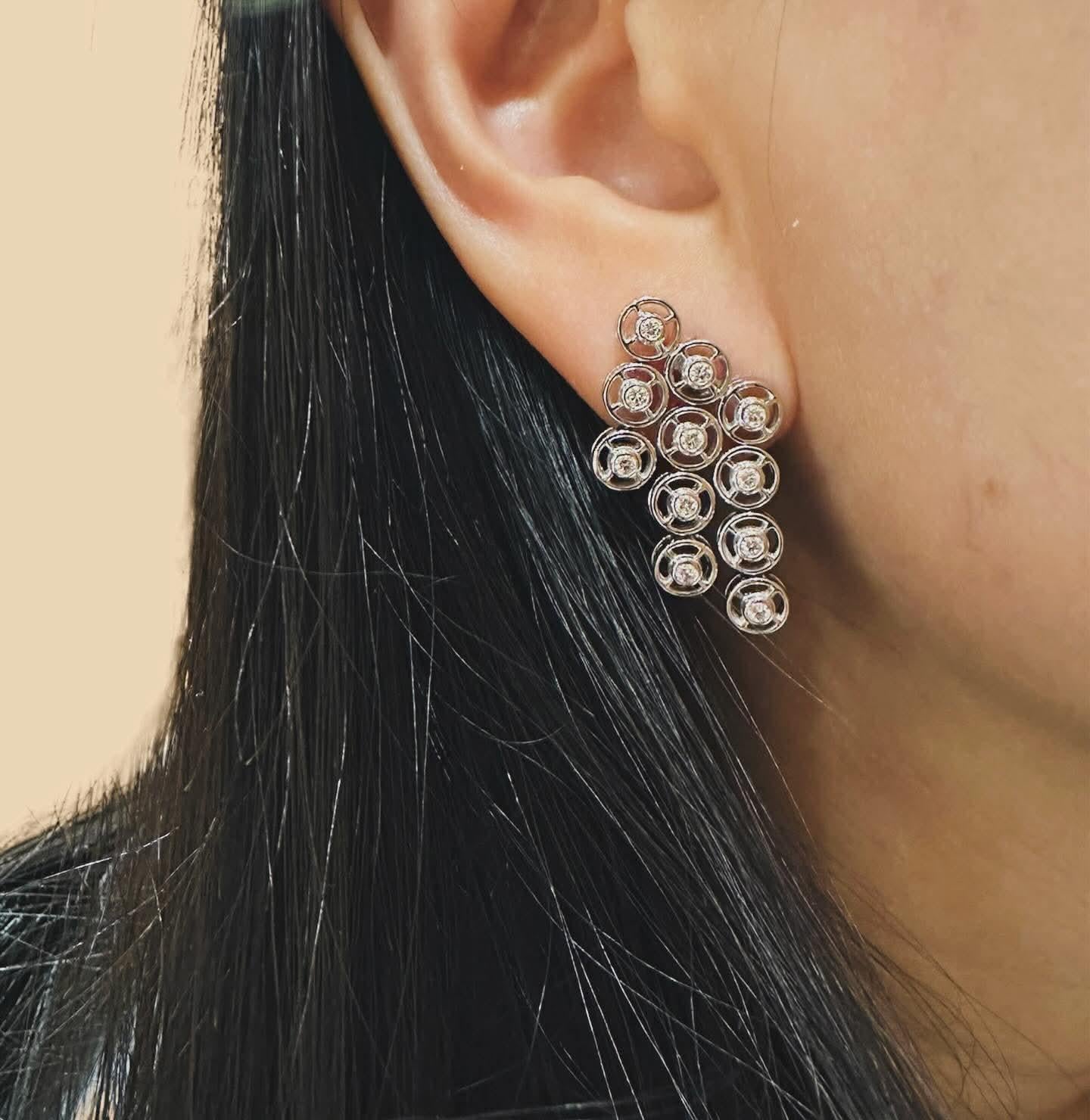 Mingle Le Petite Cascading 11 Diamond Earrings 18K Gold in vendita 1