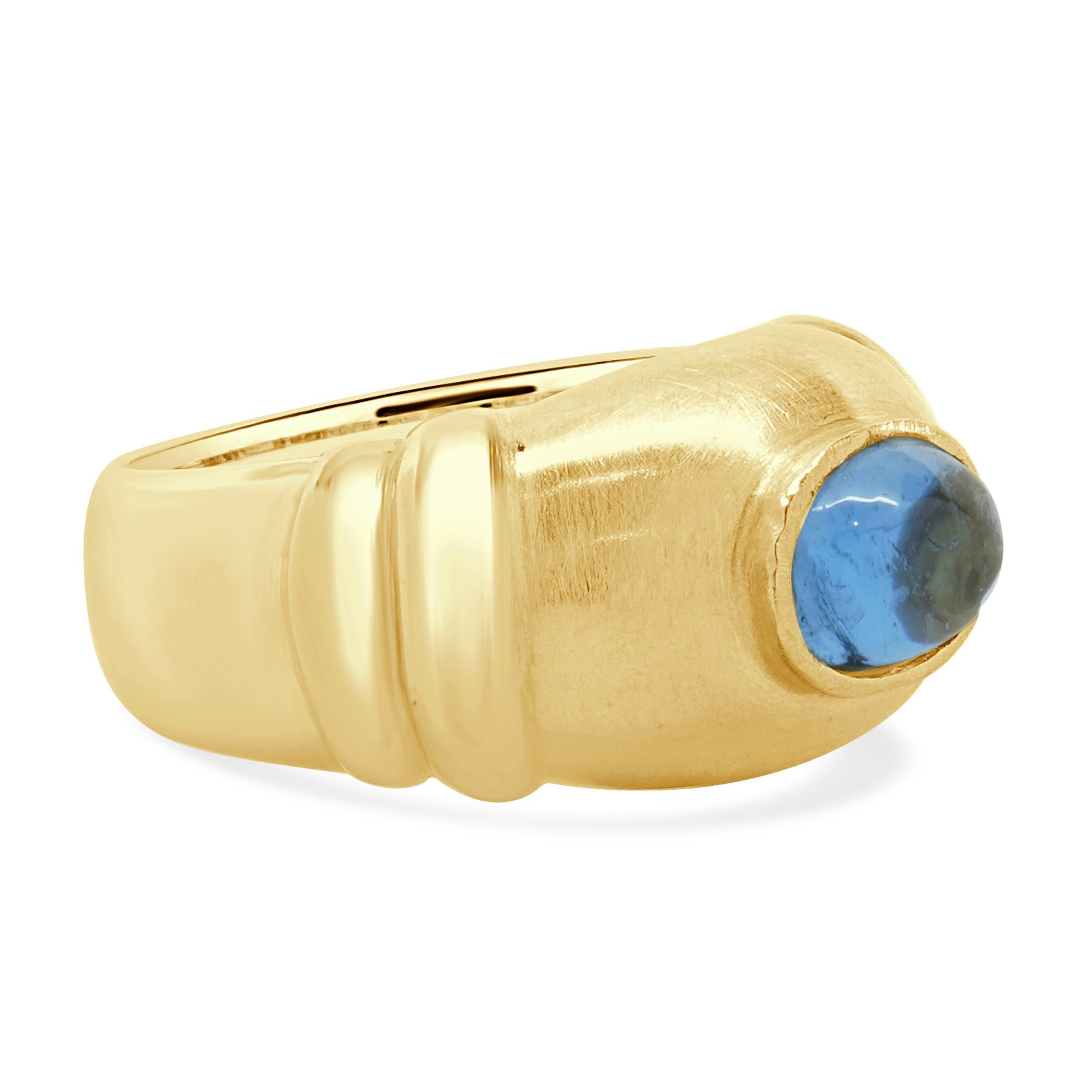 Mings, bague en or jaune 18 carats sertie d'une topaze bleue cabochon Excellent état - En vente à Scottsdale, AZ