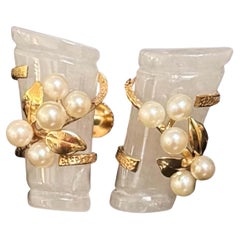 Boucles d'oreilles Mings en or 14 carats en jade de bambou enveloppé de perles et de feuilles