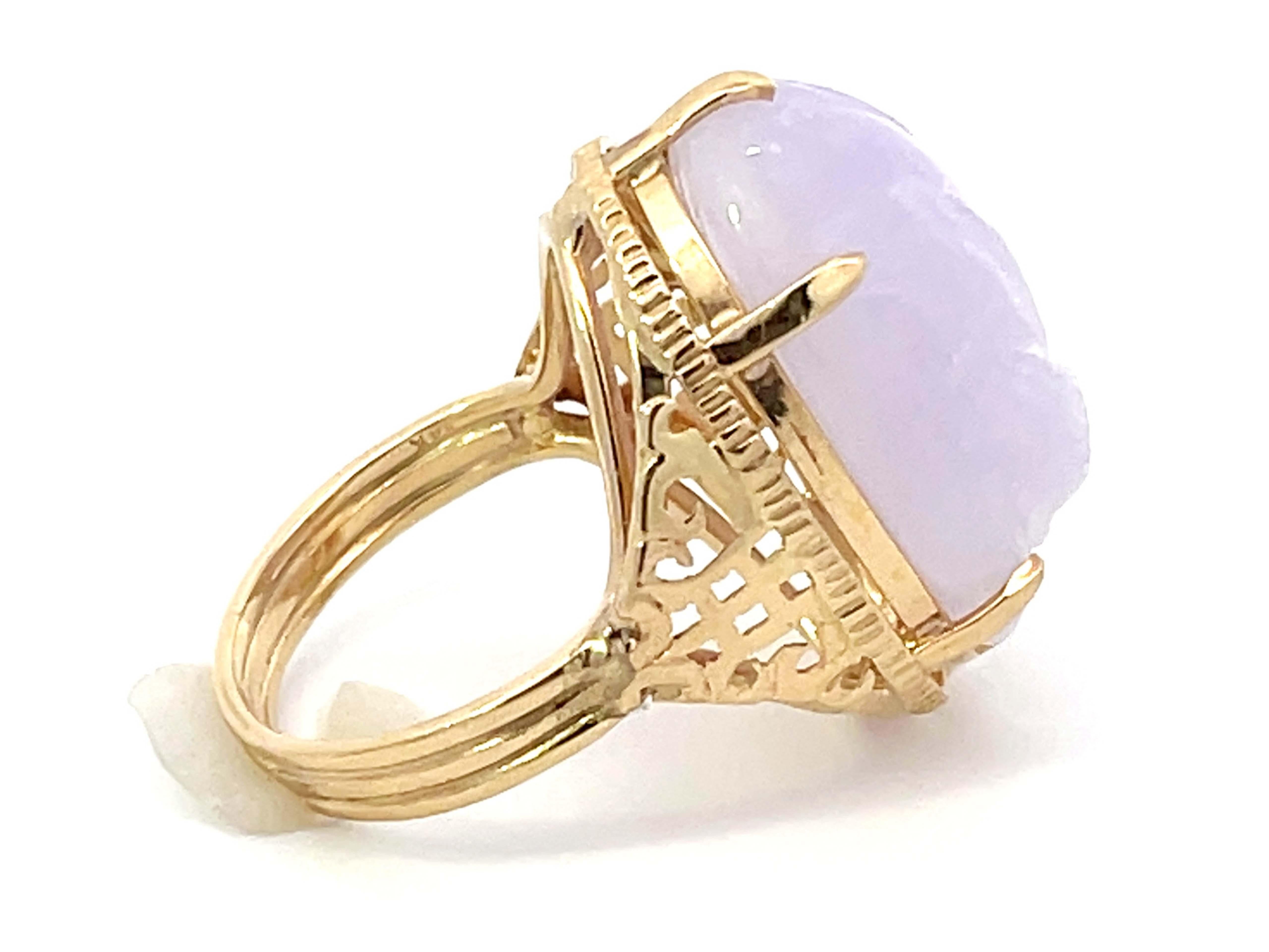 Mings Bird and Flower Carved Lavender Jade Ring in 14k Yellow Gold In Excellent Condition For Sale In Honolulu, HI