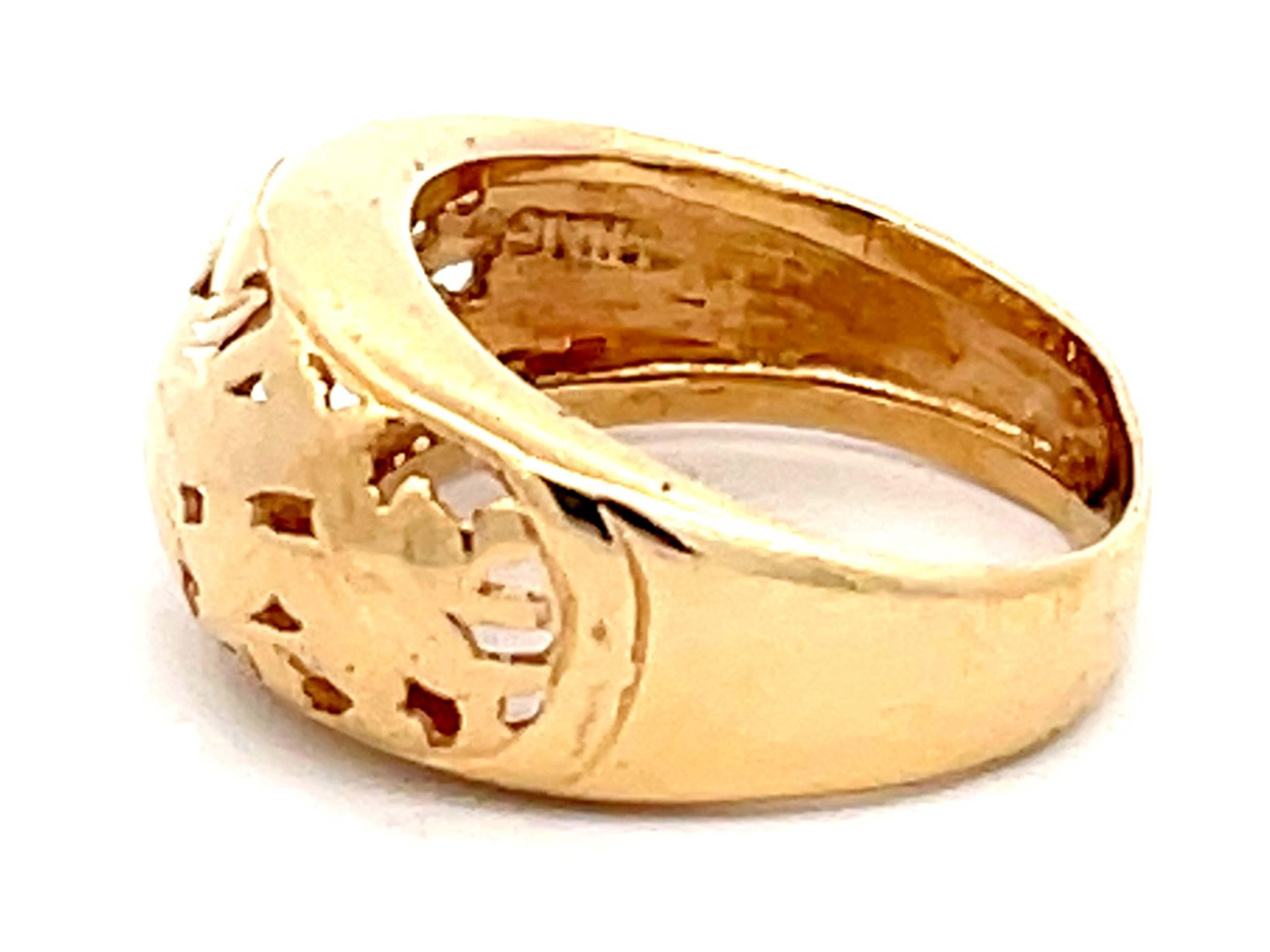 Mings Bird on a Plum Gold Cutout Dome Band Ring in 14k In Excellent Condition For Sale In Honolulu, HI