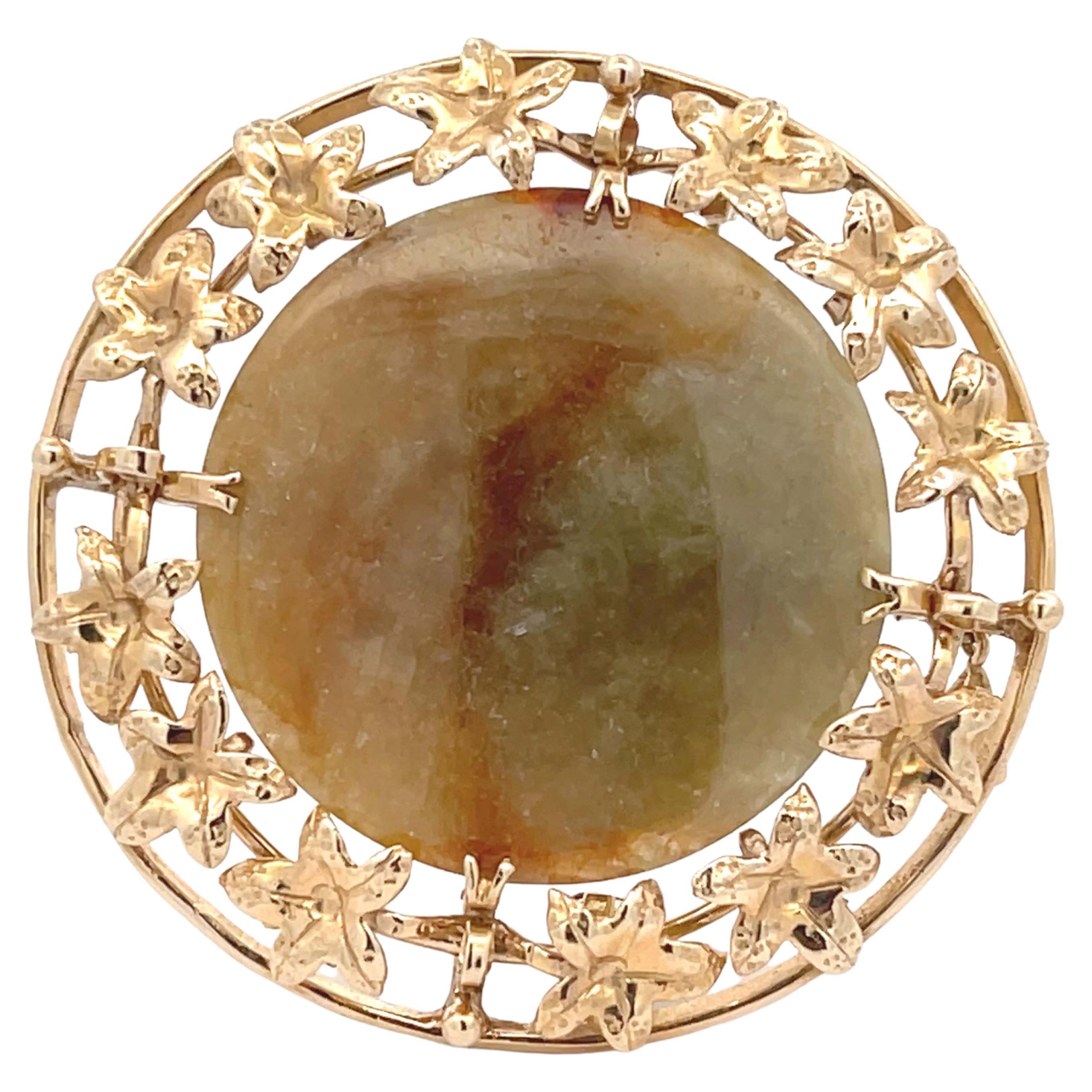 Mings Brown and Green Round Jade Brooch / Pendant in 14k Yellow Gold For Sale