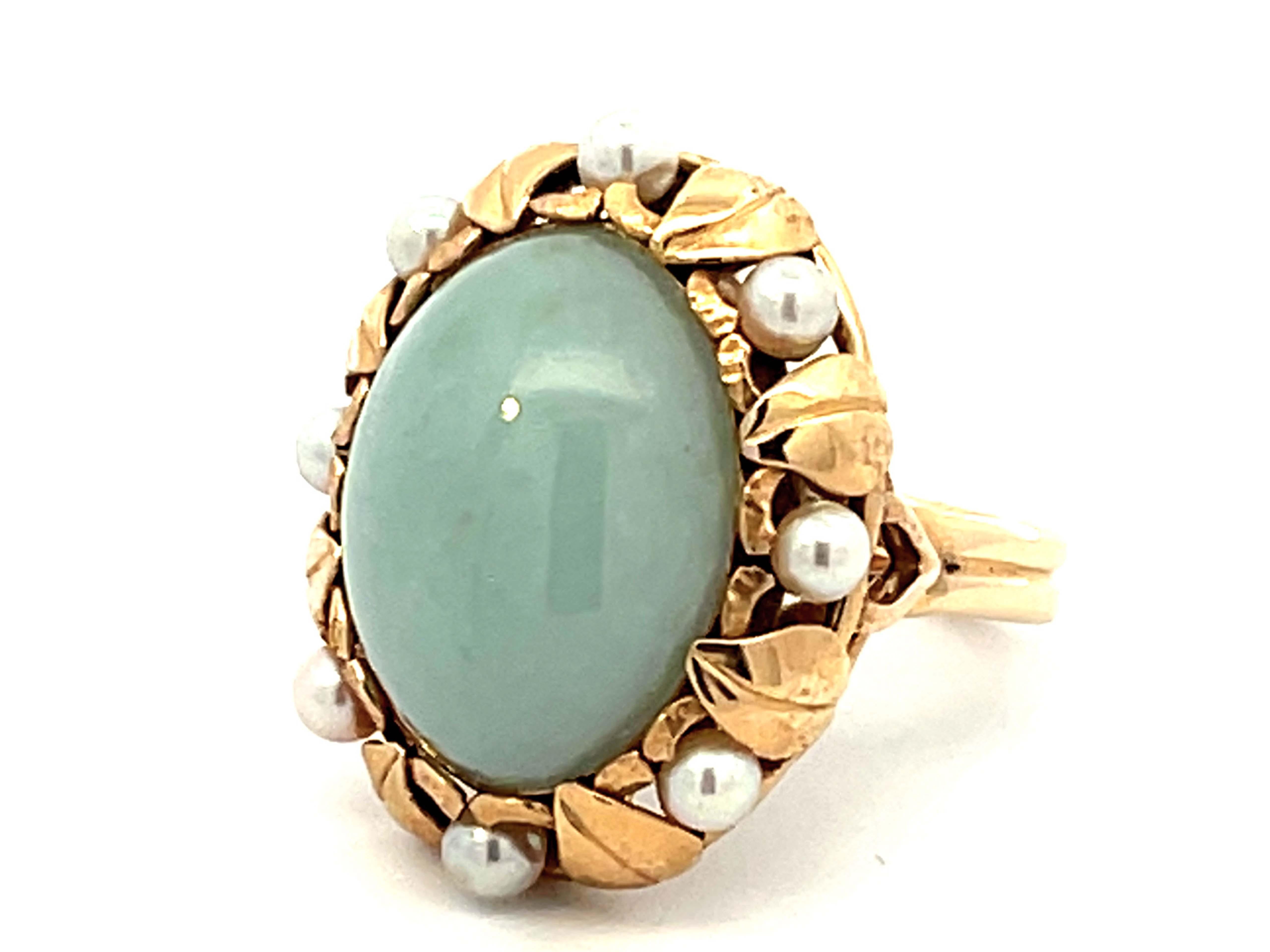 Mings Cabochon Jade and Pearl Halo Leaf Ring in 14k Yellow Gold In Excellent Condition For Sale In Honolulu, HI