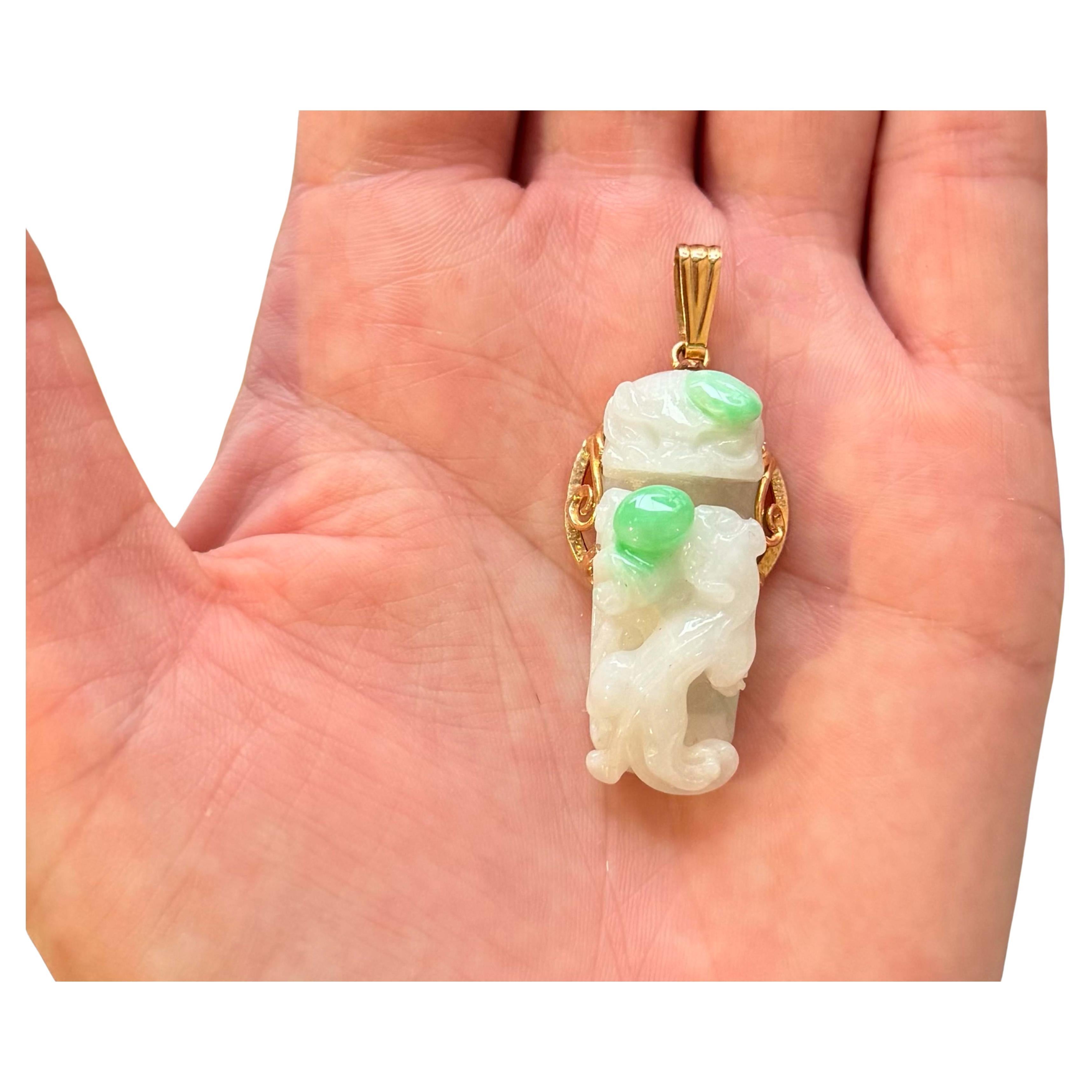 Colgante de jade blanco de tigre tallado de Ming Oro amarillo de 14k