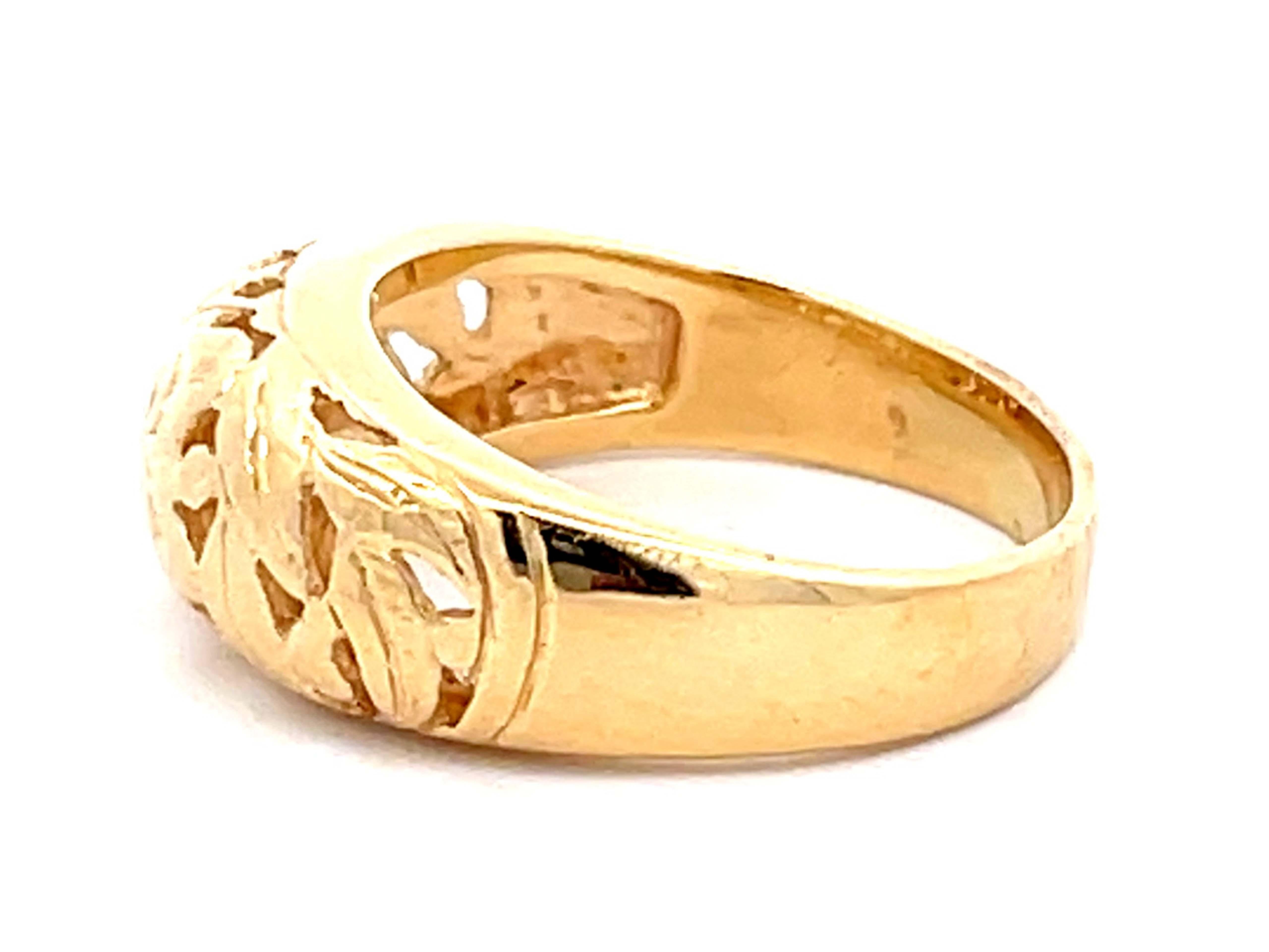 Mings Chrysanthemum Cutout Band Ring in 14k Yellow Gold In Excellent Condition For Sale In Honolulu, HI