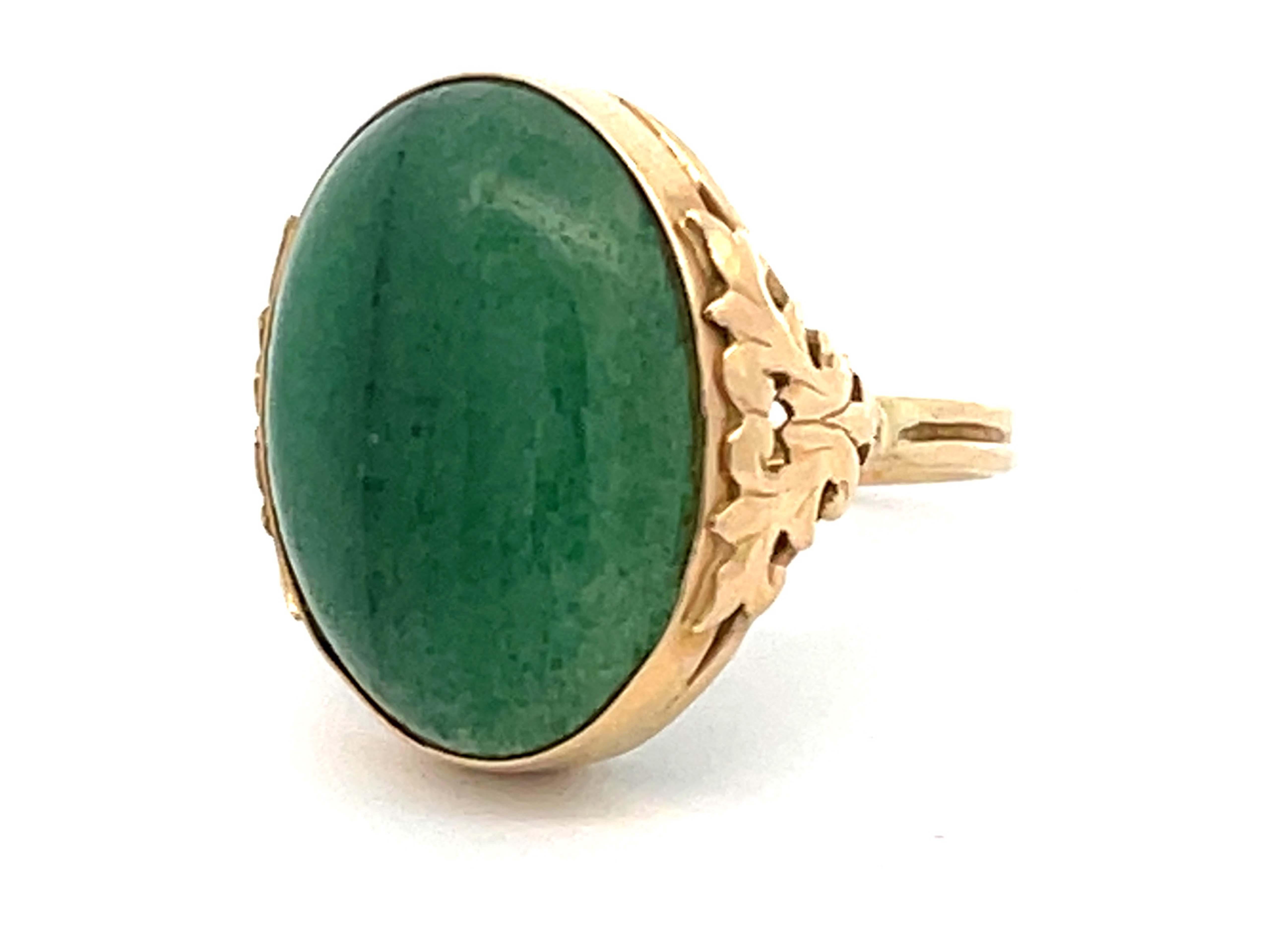 Oval Cut Mings Green Jade Ring in 14k Yellow Gold For Sale