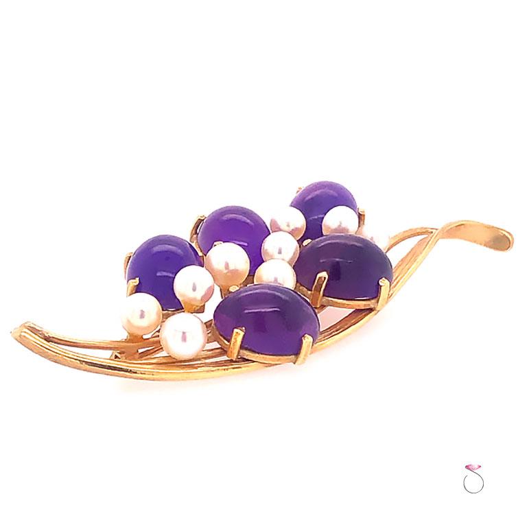 Broche floral de amatista hawaiana y perla Akoya de oro amarillo de 14 quilates Art Decó en venta